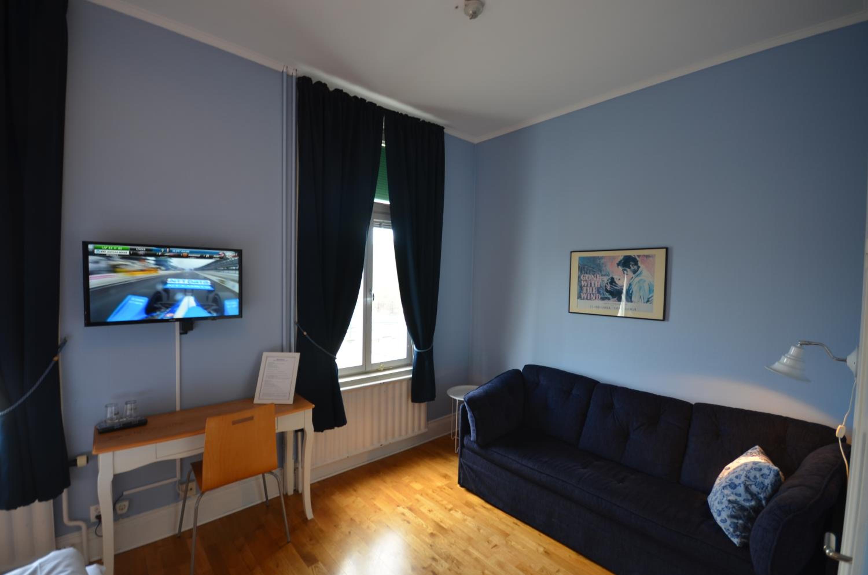 Twin Room - Photo 3