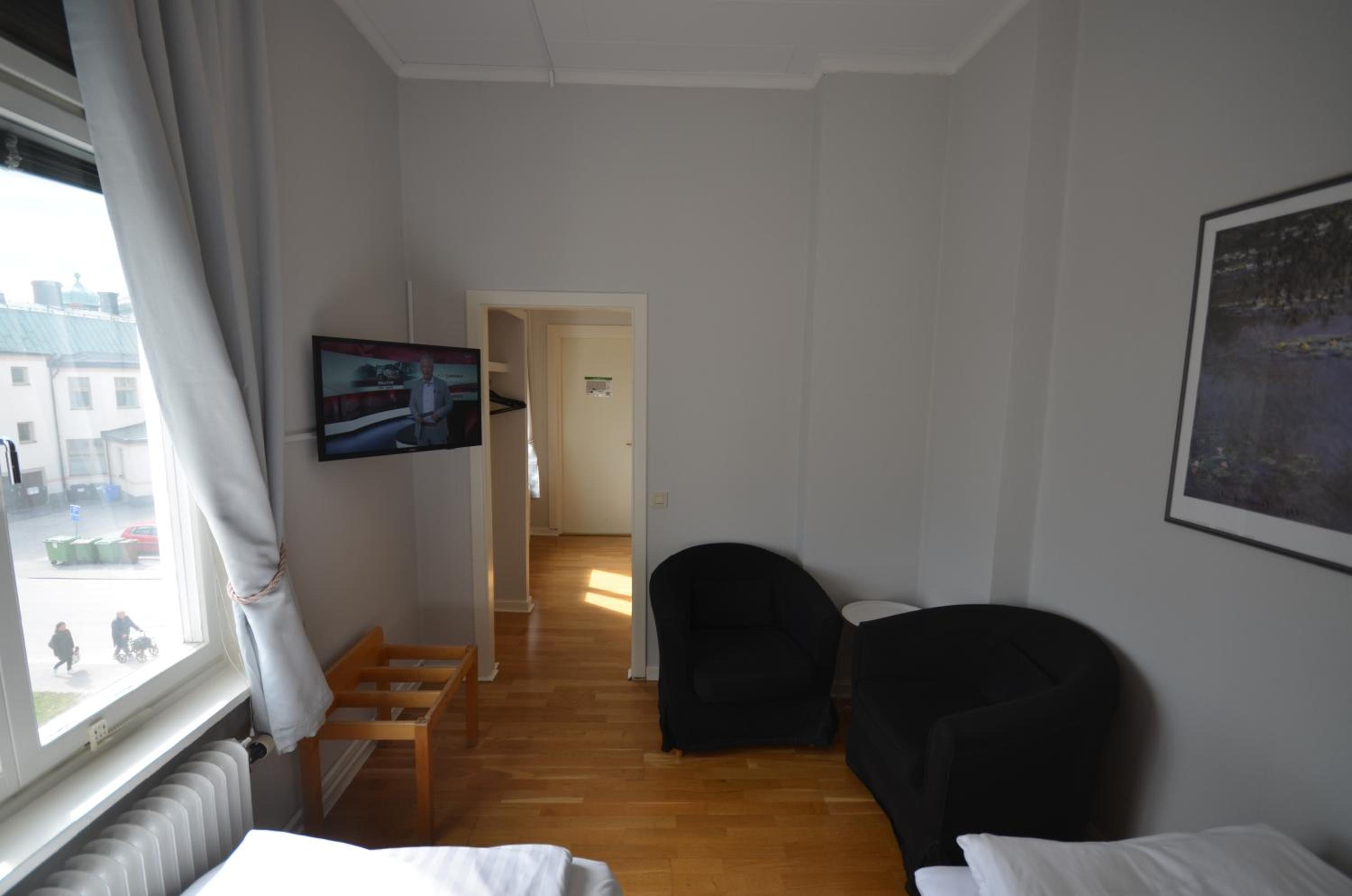 Twin Room - Photo 5