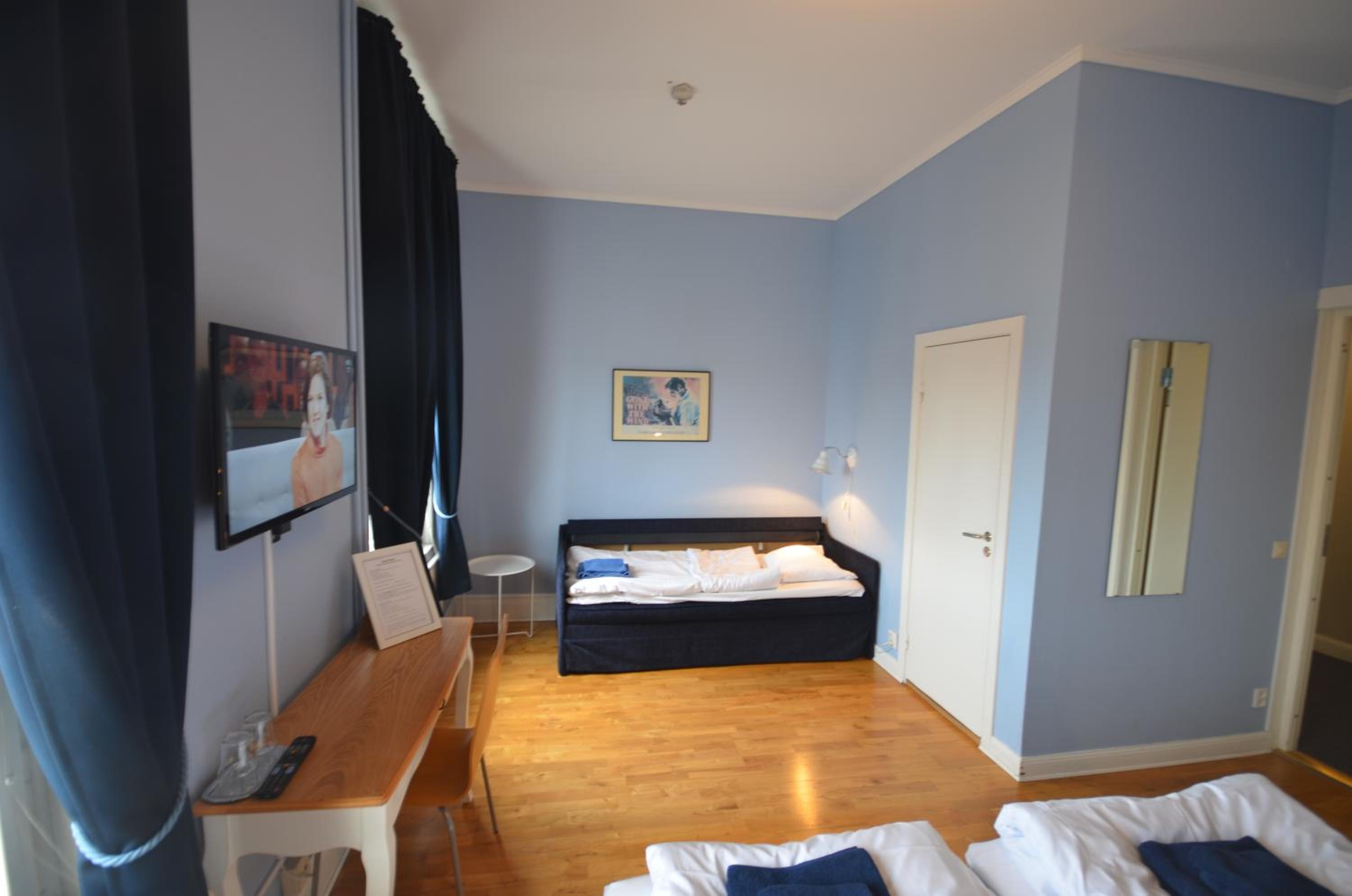 Twin Room - Photo 1