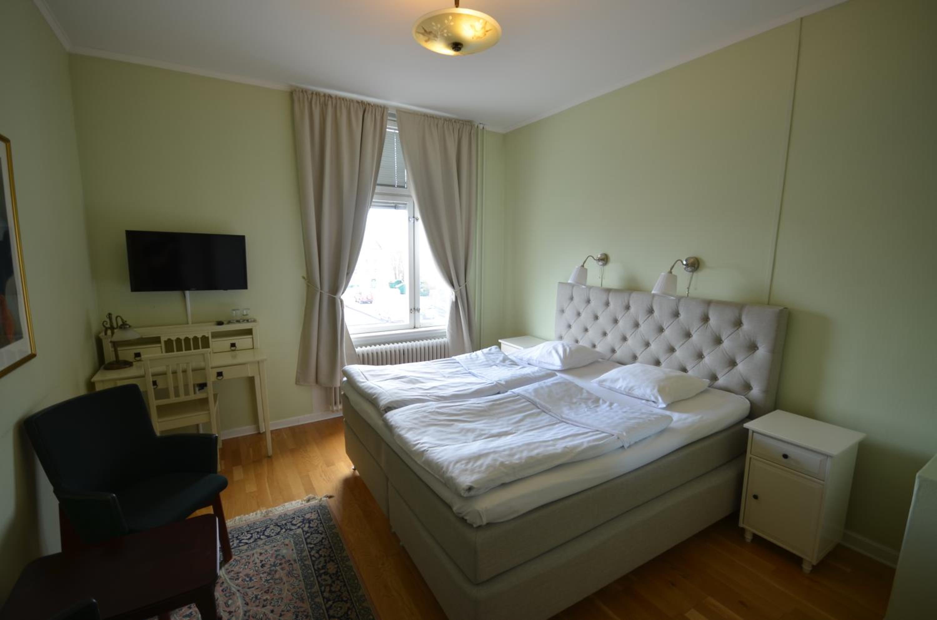 Standard Double Room - Photo 17