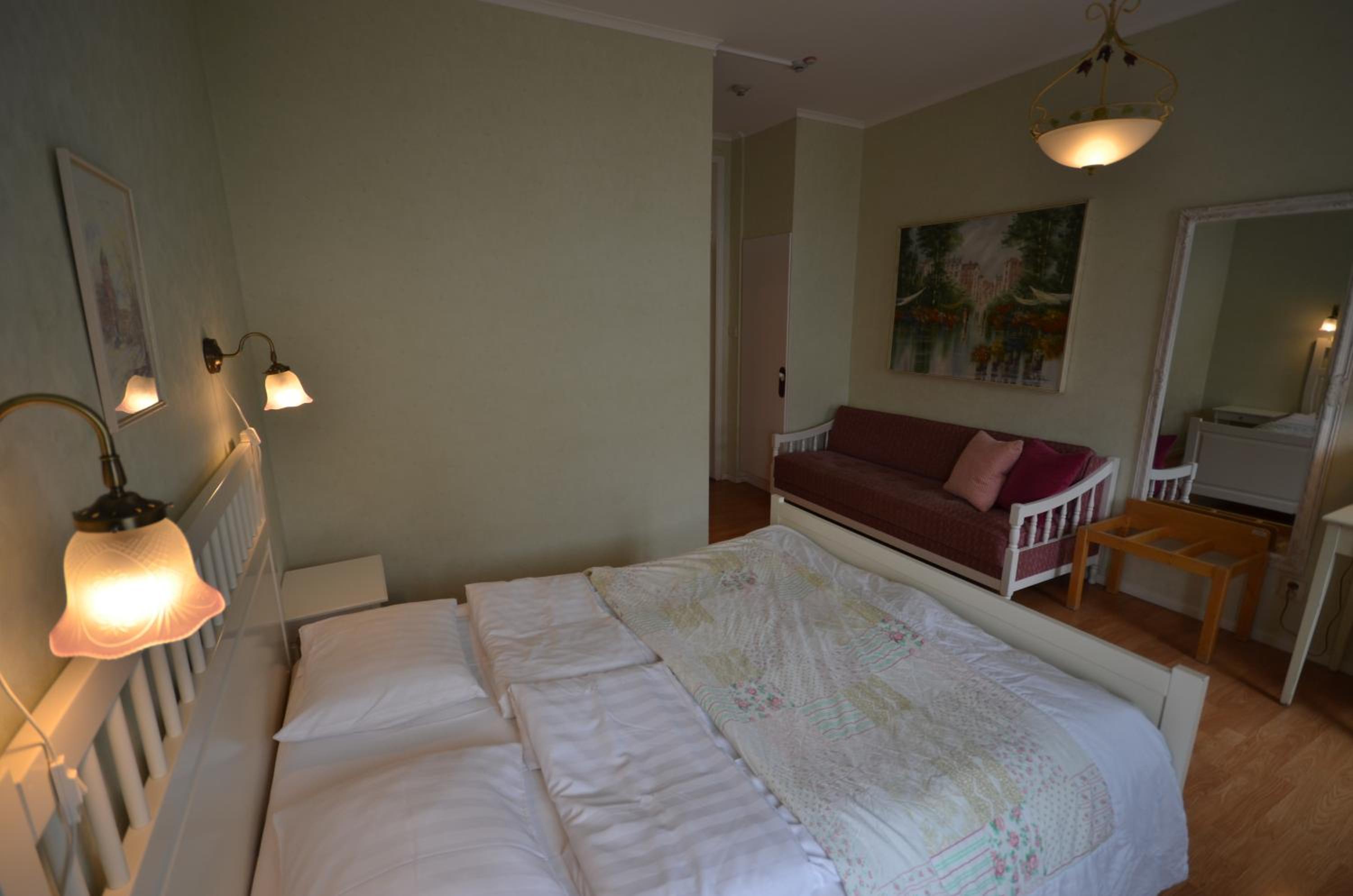 Standard Double Room - Photo 11