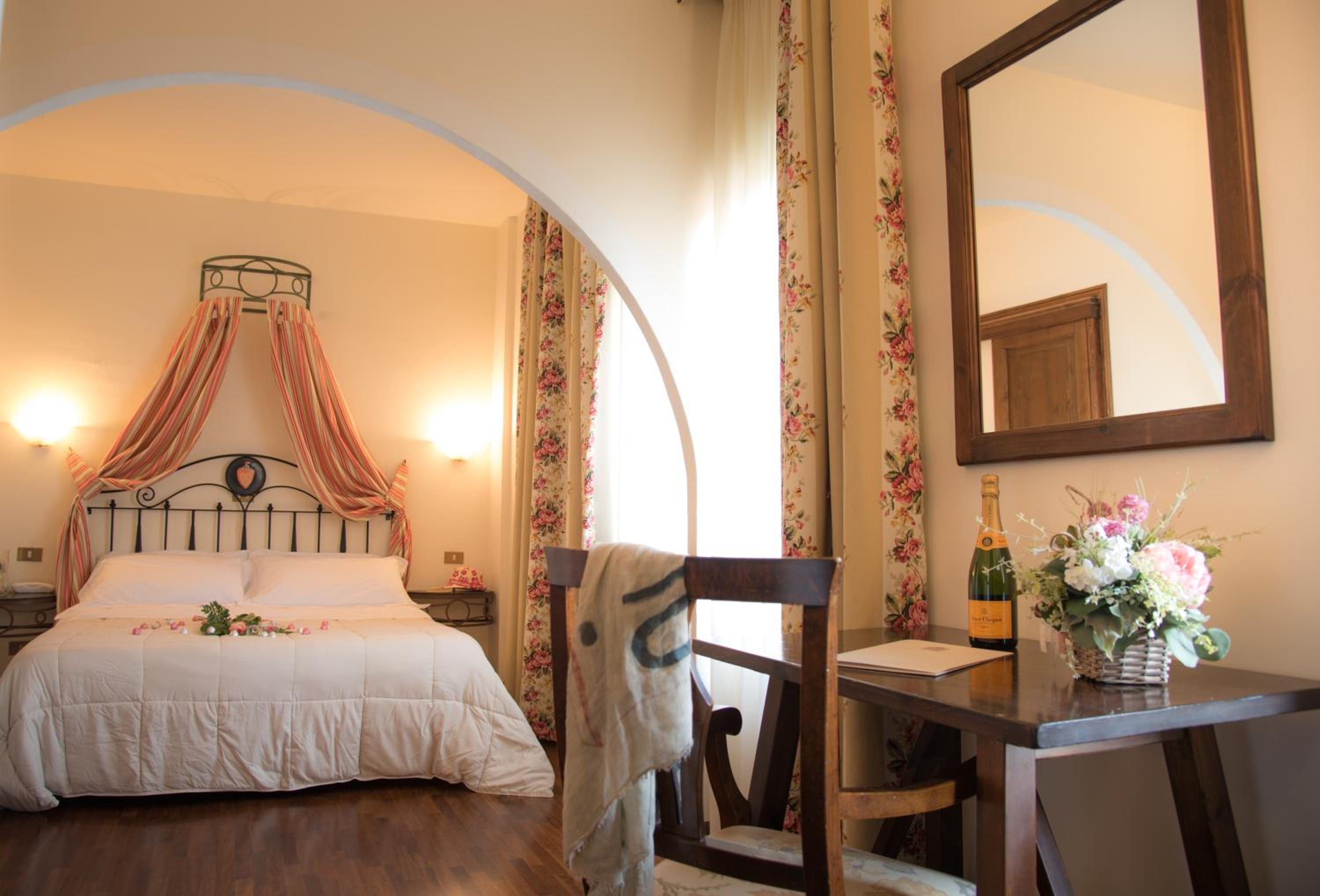 Superior Double or Twin Room - Photo 5