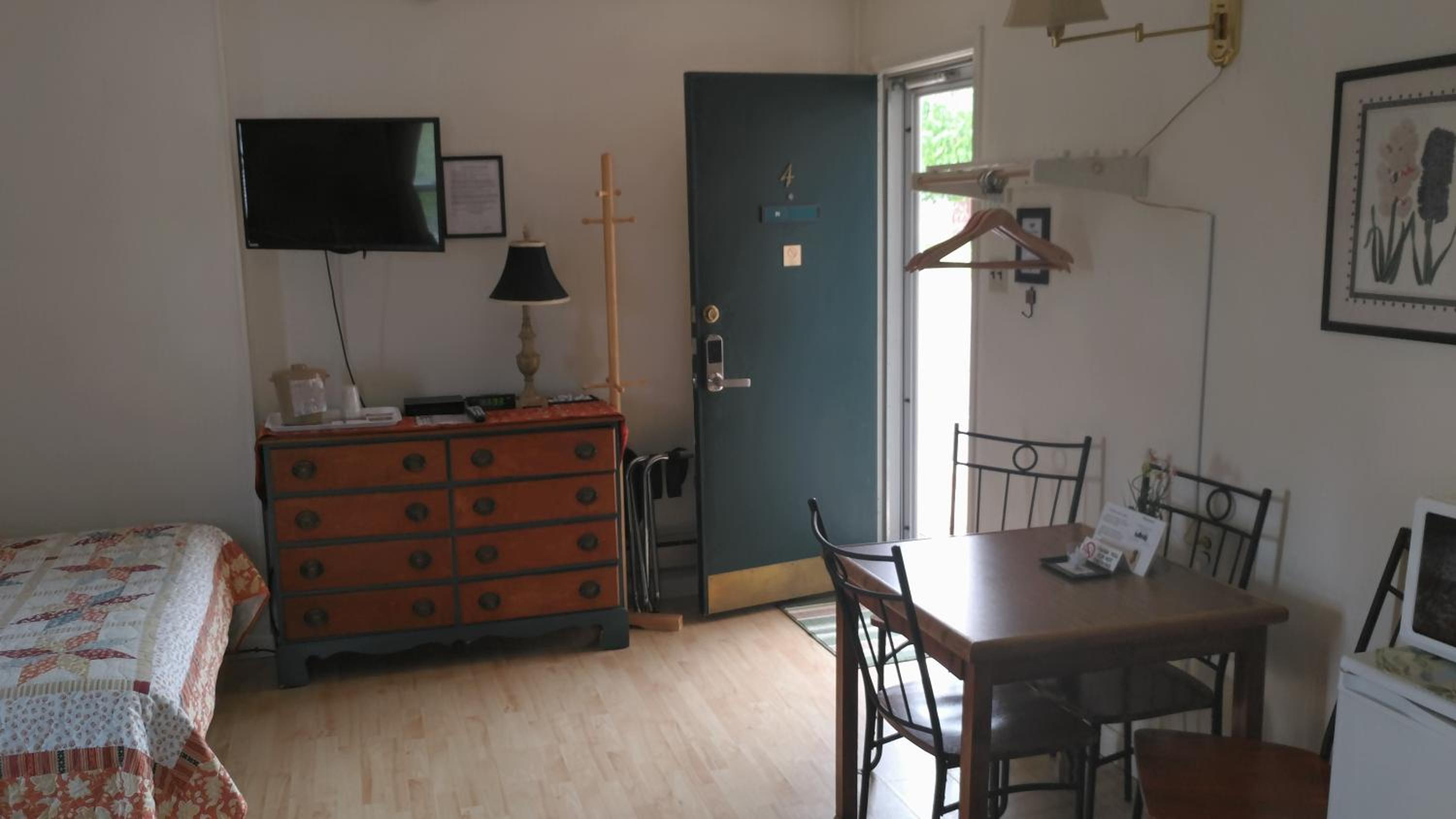 Family Room - Photo 4