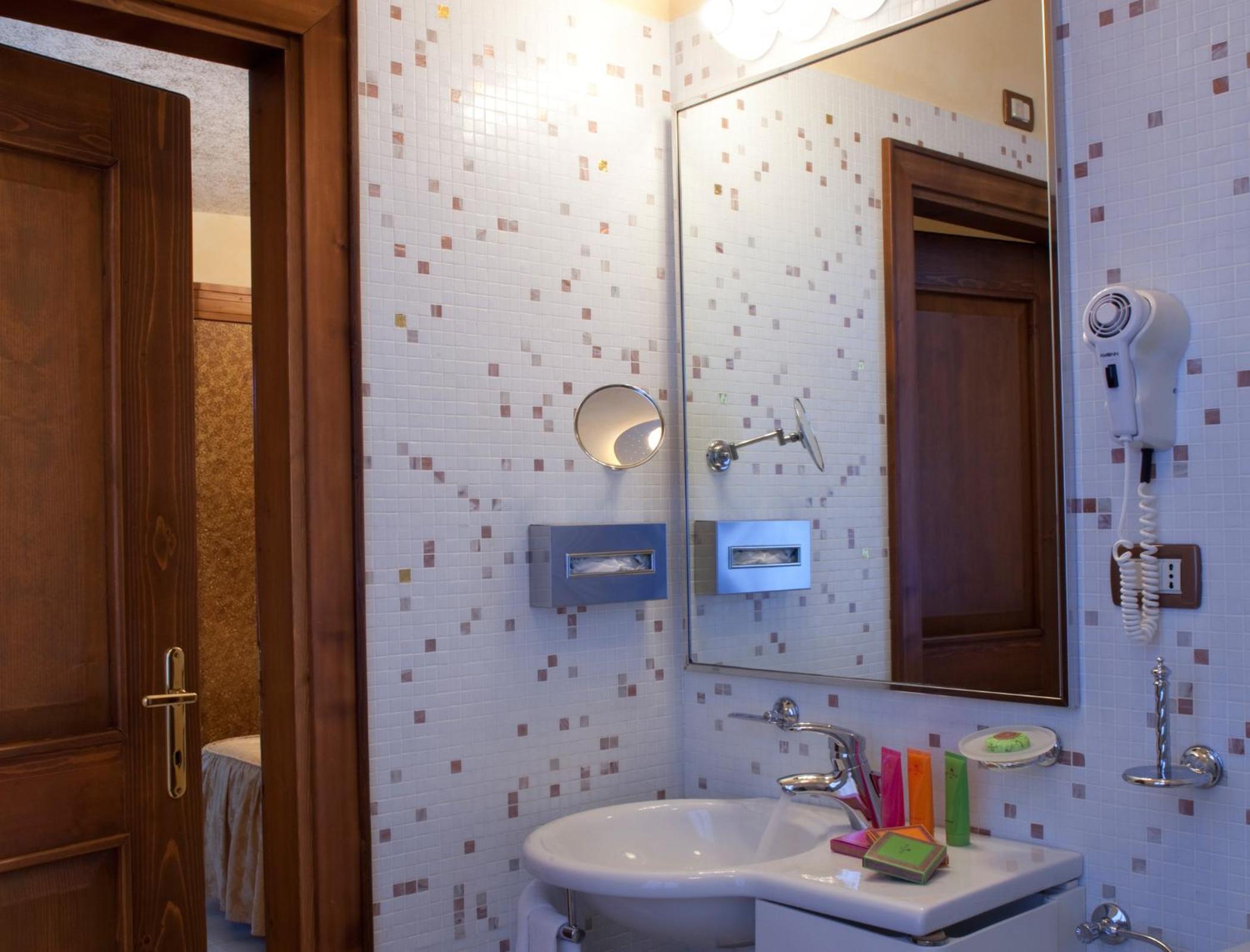 Standard Double or Twin Room - Dependance photo 3