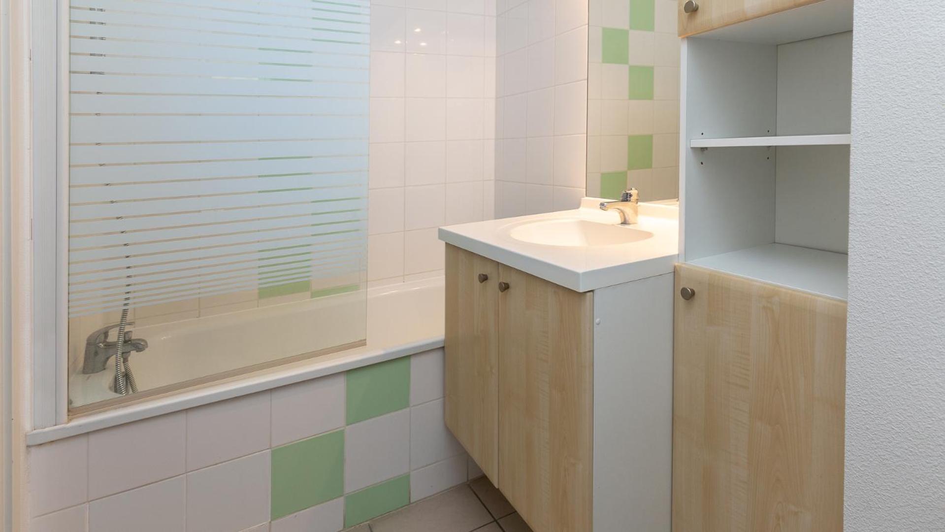 One-Bedroom Apartment - Photo 6