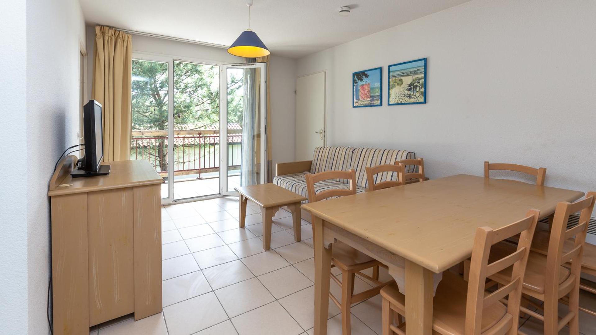 Two-Bedroom Apartment (6 People) - Photo 7