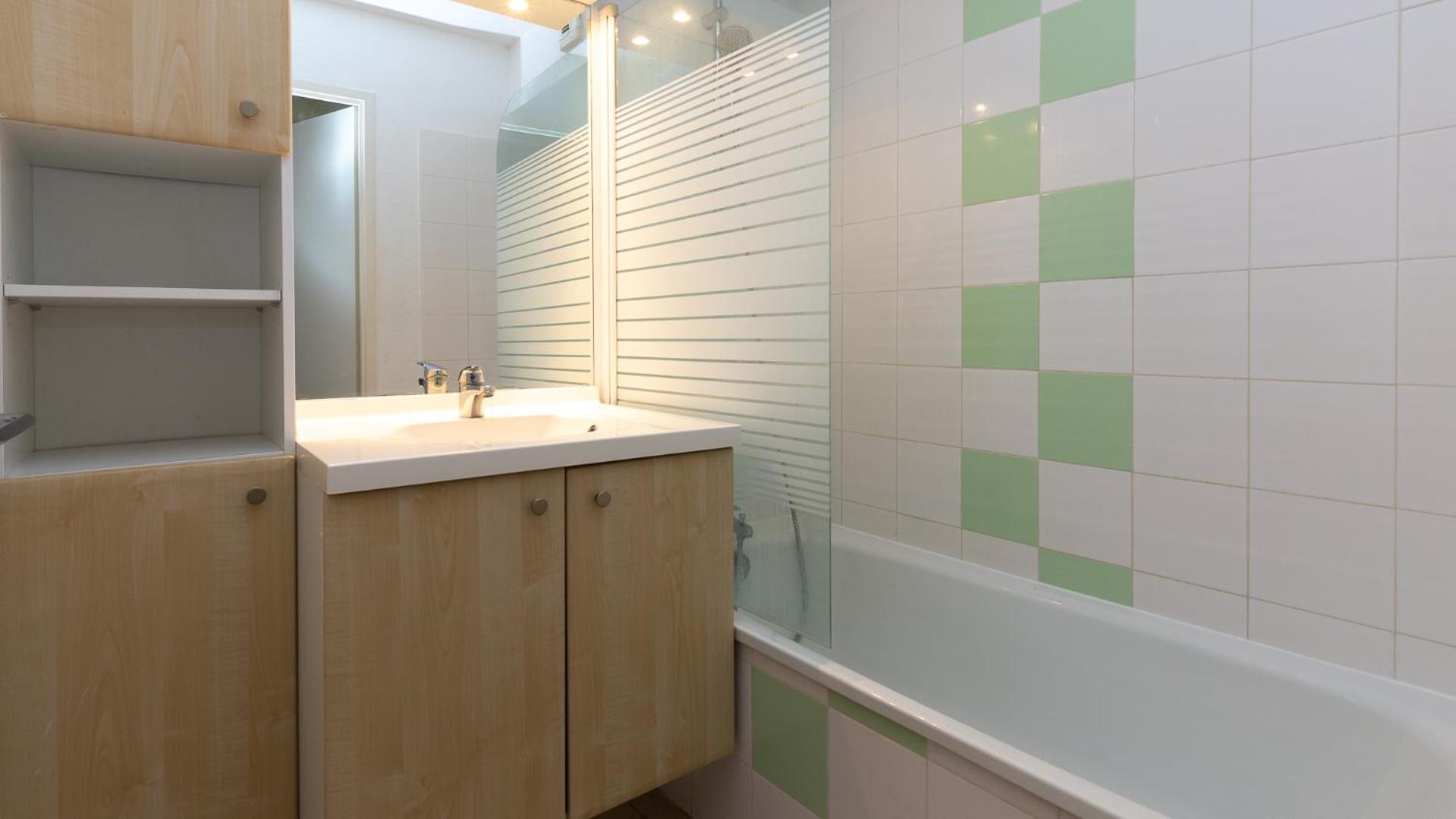 Two-Bedroom Apartment (6 People) - Photo 6