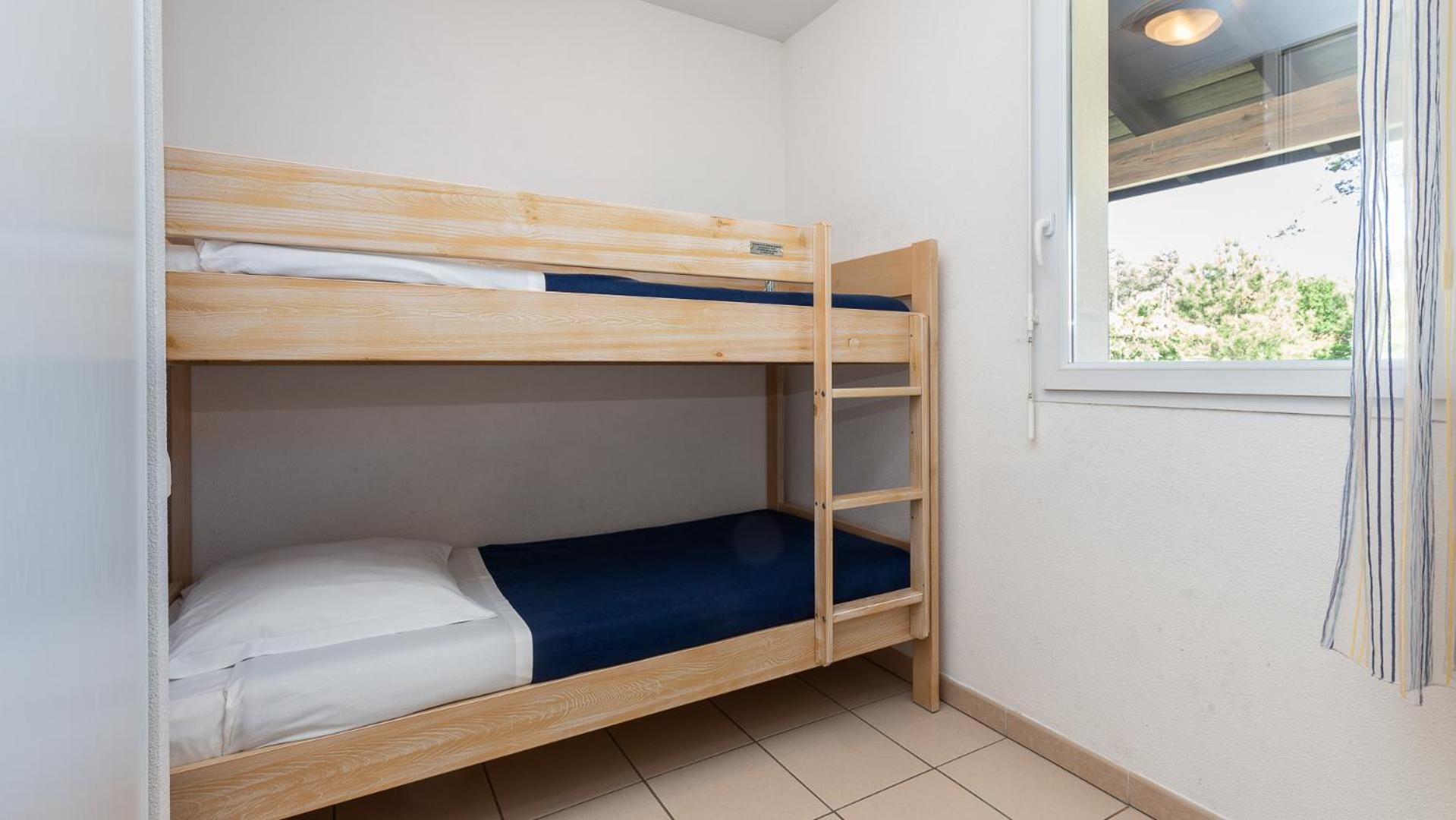 Two-Bedroom Apartment (6 People) - Photo 4