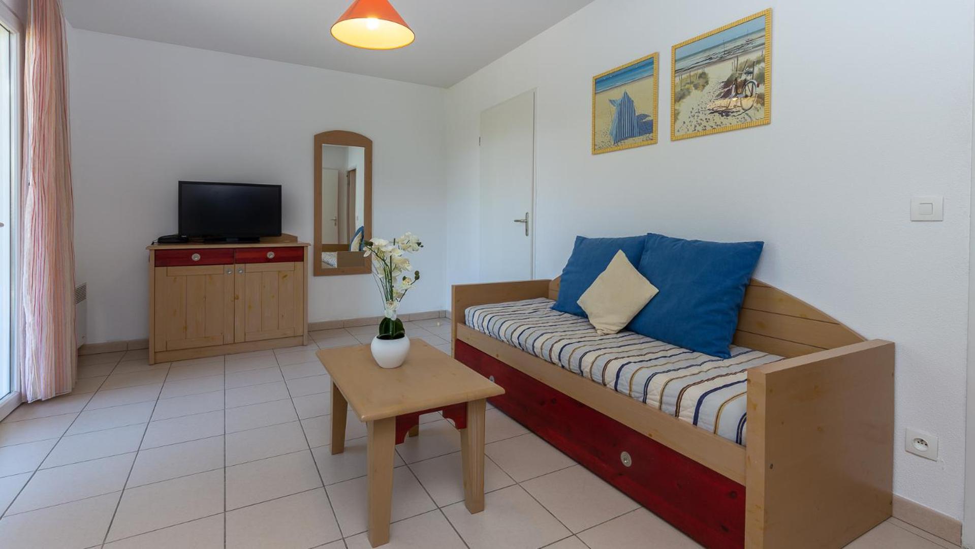 Two-Bedroom House - Photo 2