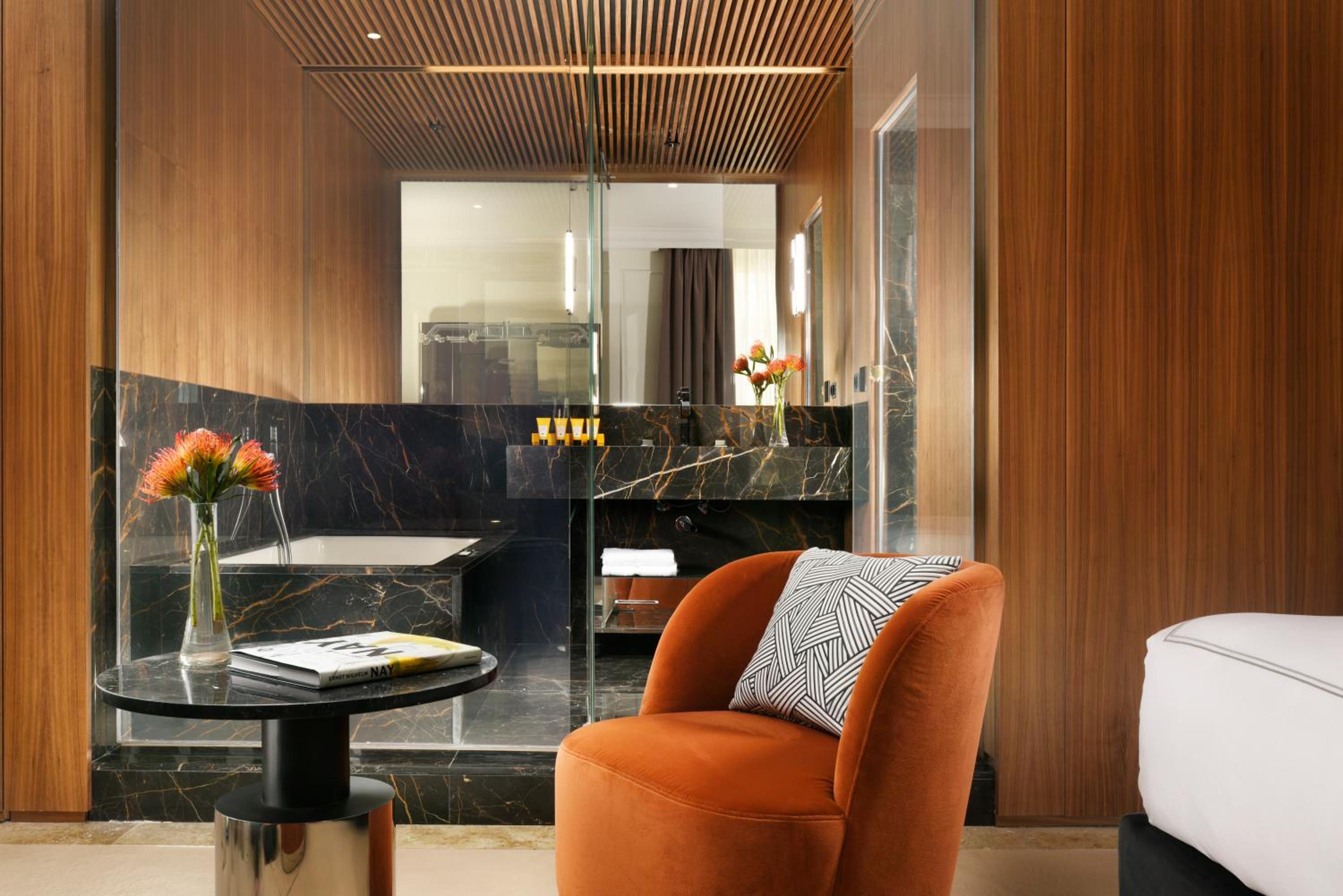 Suite with Balcony (Non Smoking) thumbnail 5