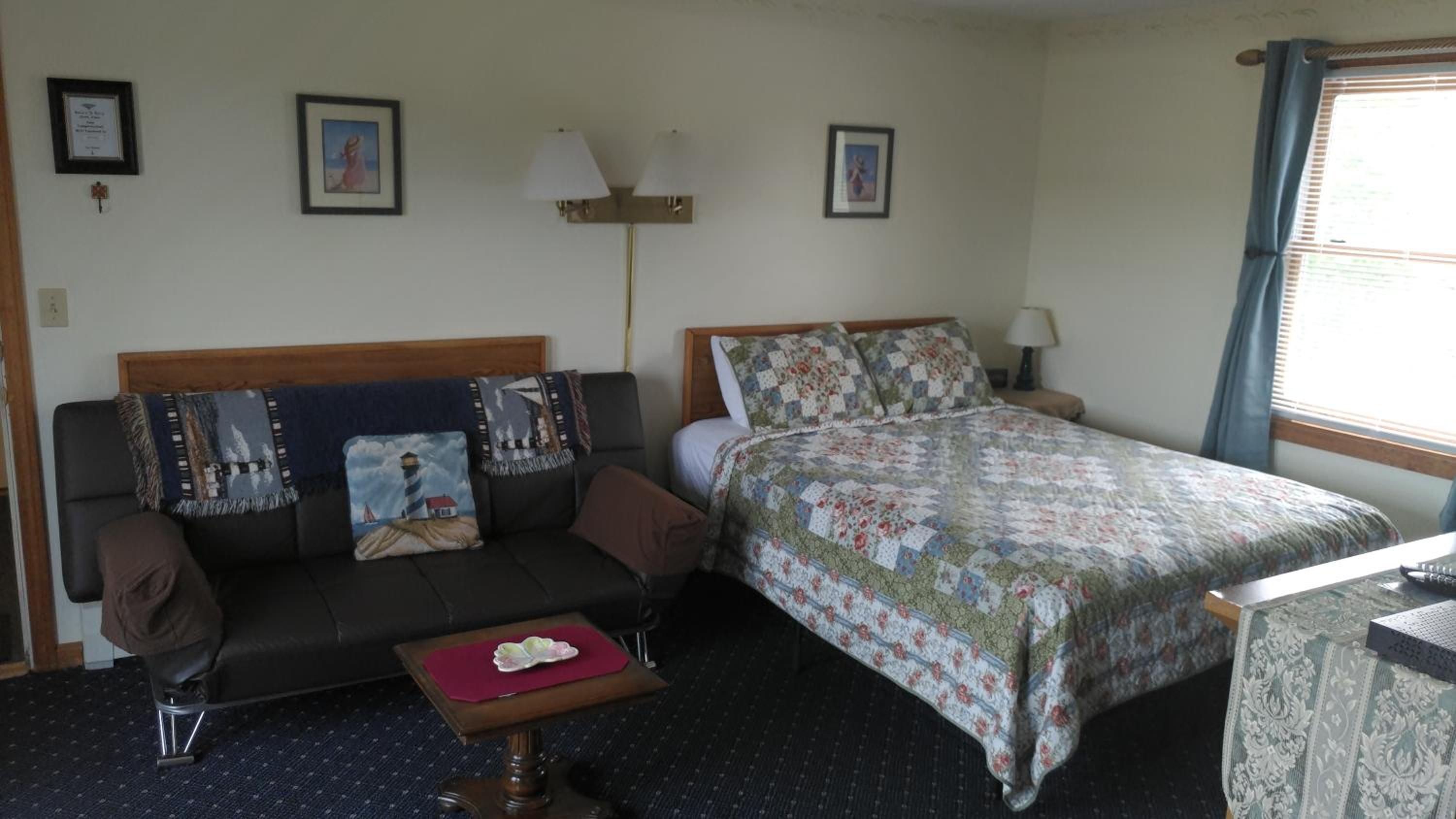 Deluxe Double Room with Balcony - Photo 2