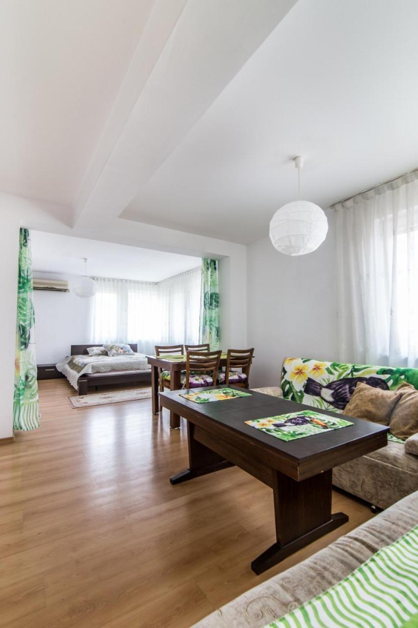 Apartment with Balcony photo 1
