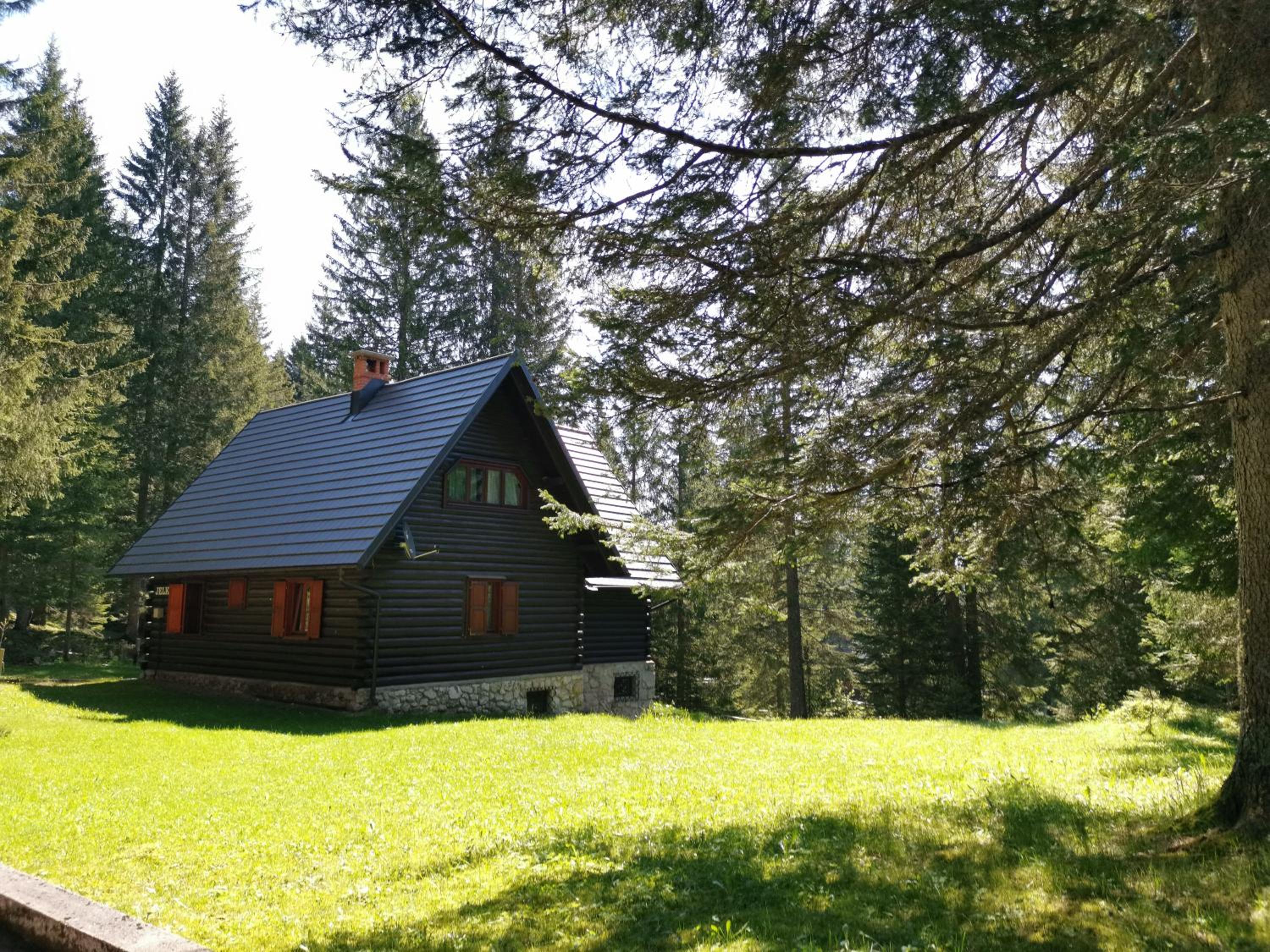 Five-Bedroom House photo 1