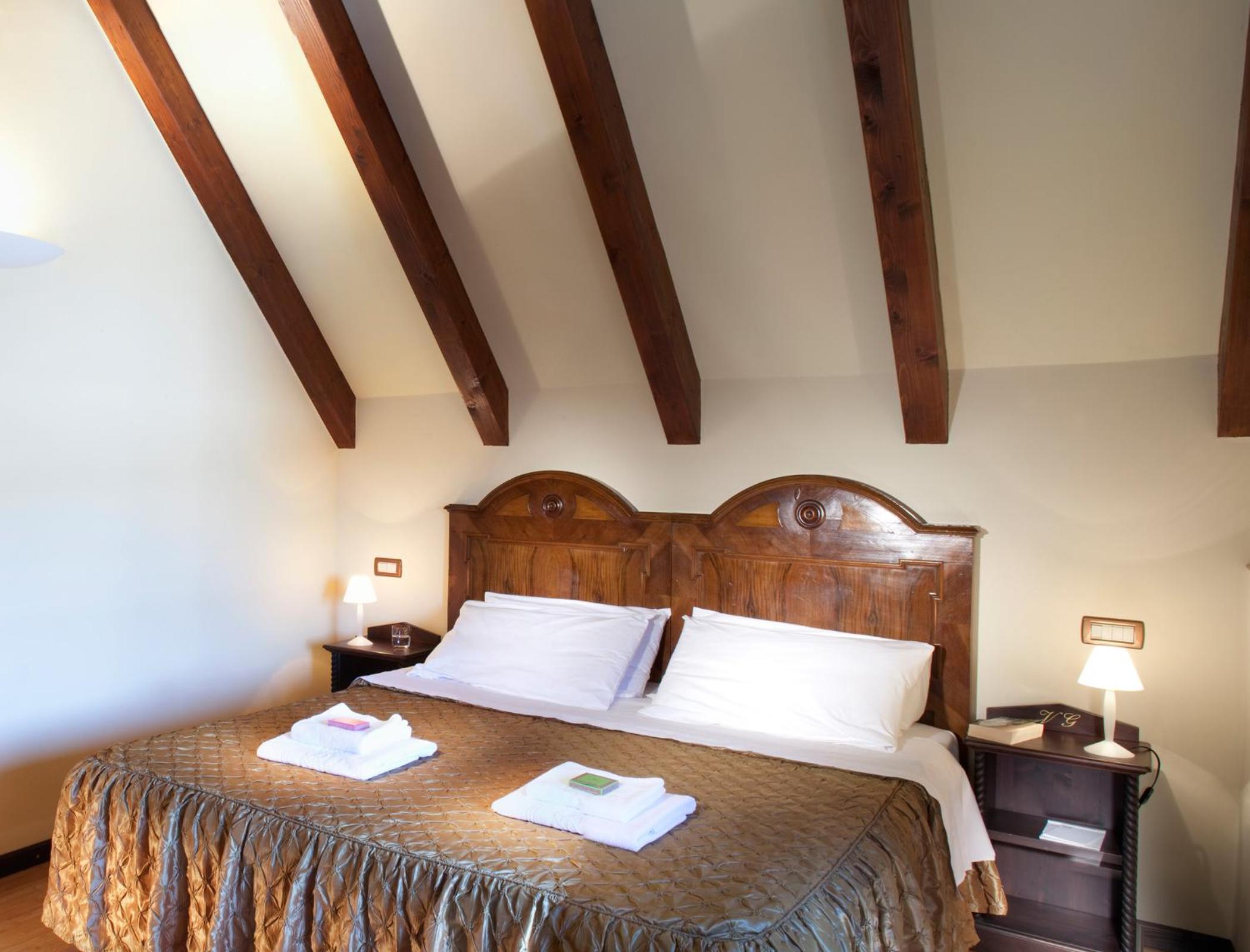 Deluxe Double or Twin Room with Lake View photo 3