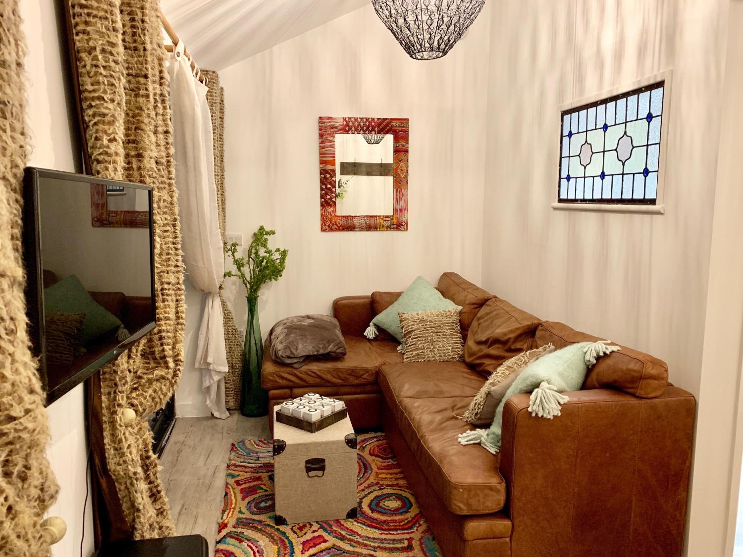Deluxe King Room - Photo 14