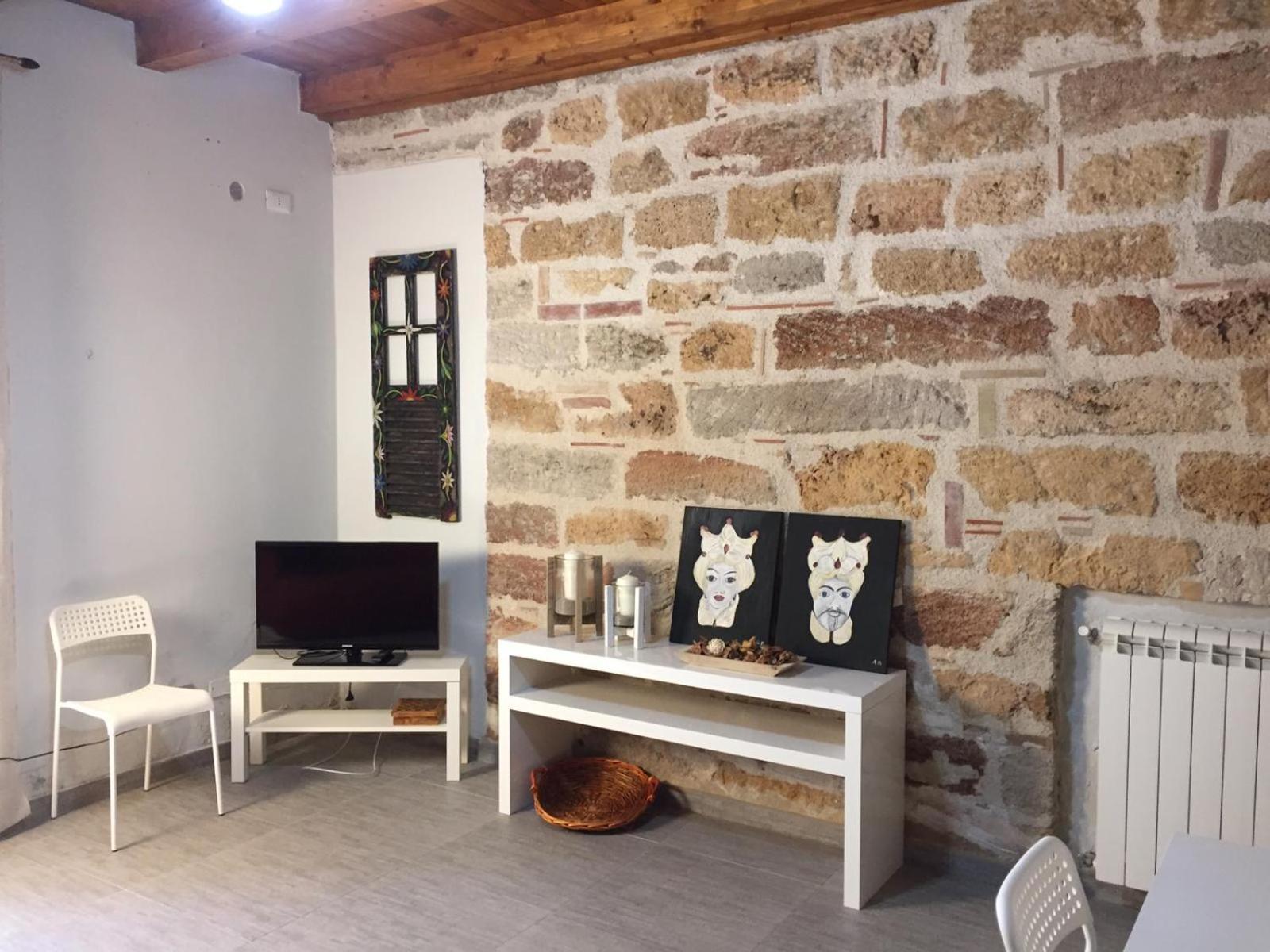 One-Bedroom House photo 1