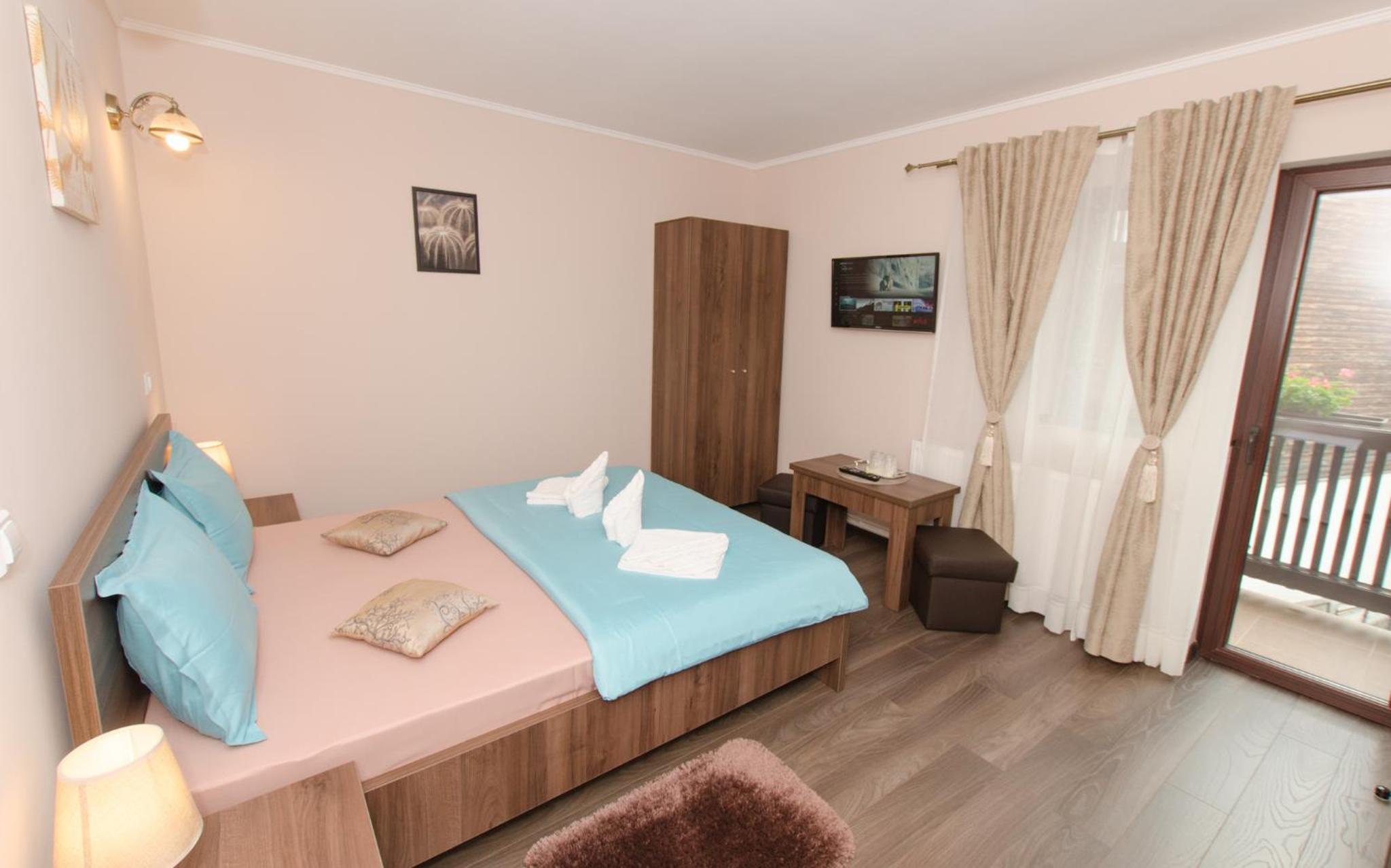 Double Room with Mountain View - Photo 4