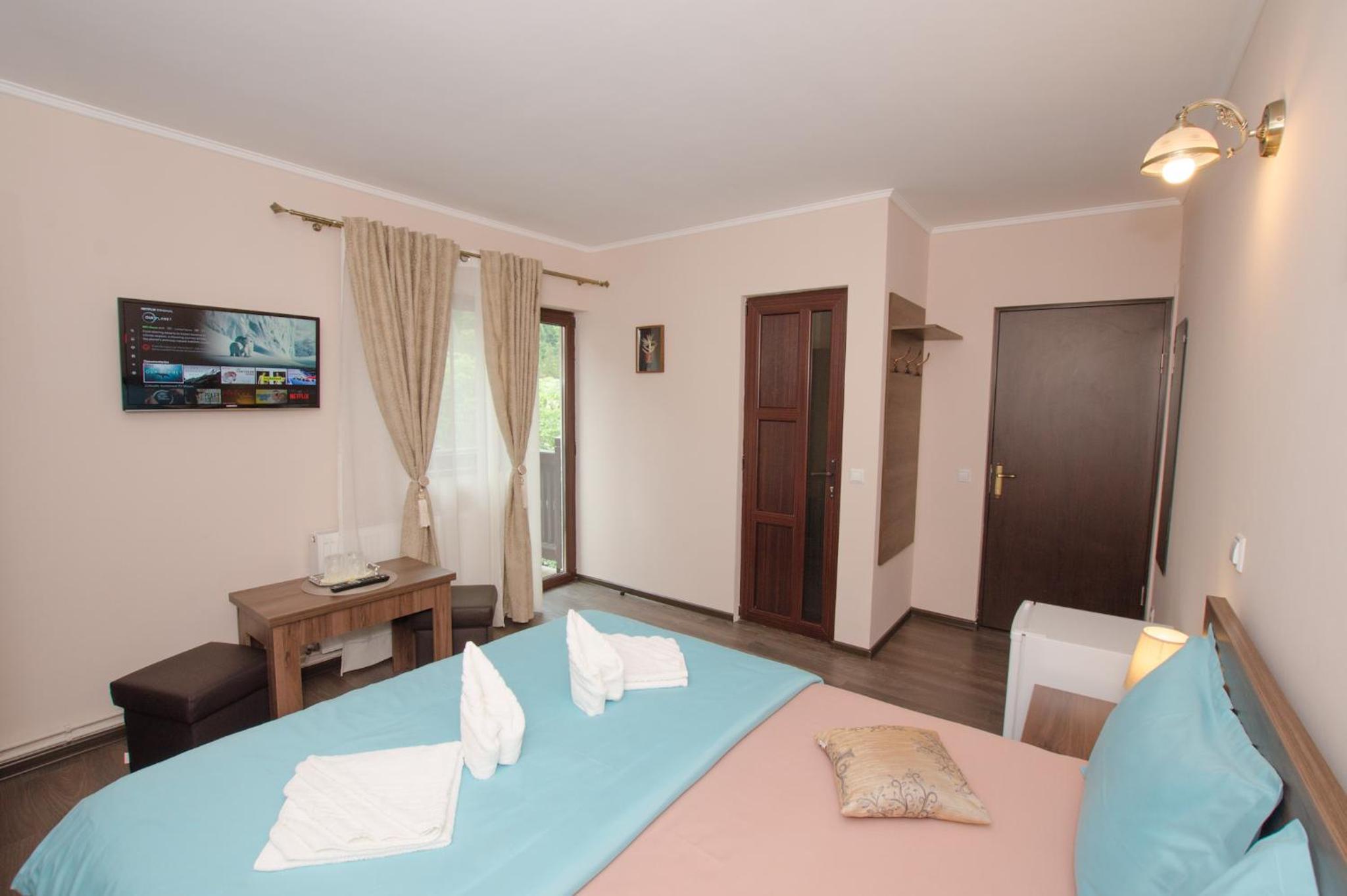 Double Room with Mountain View - Photo 1