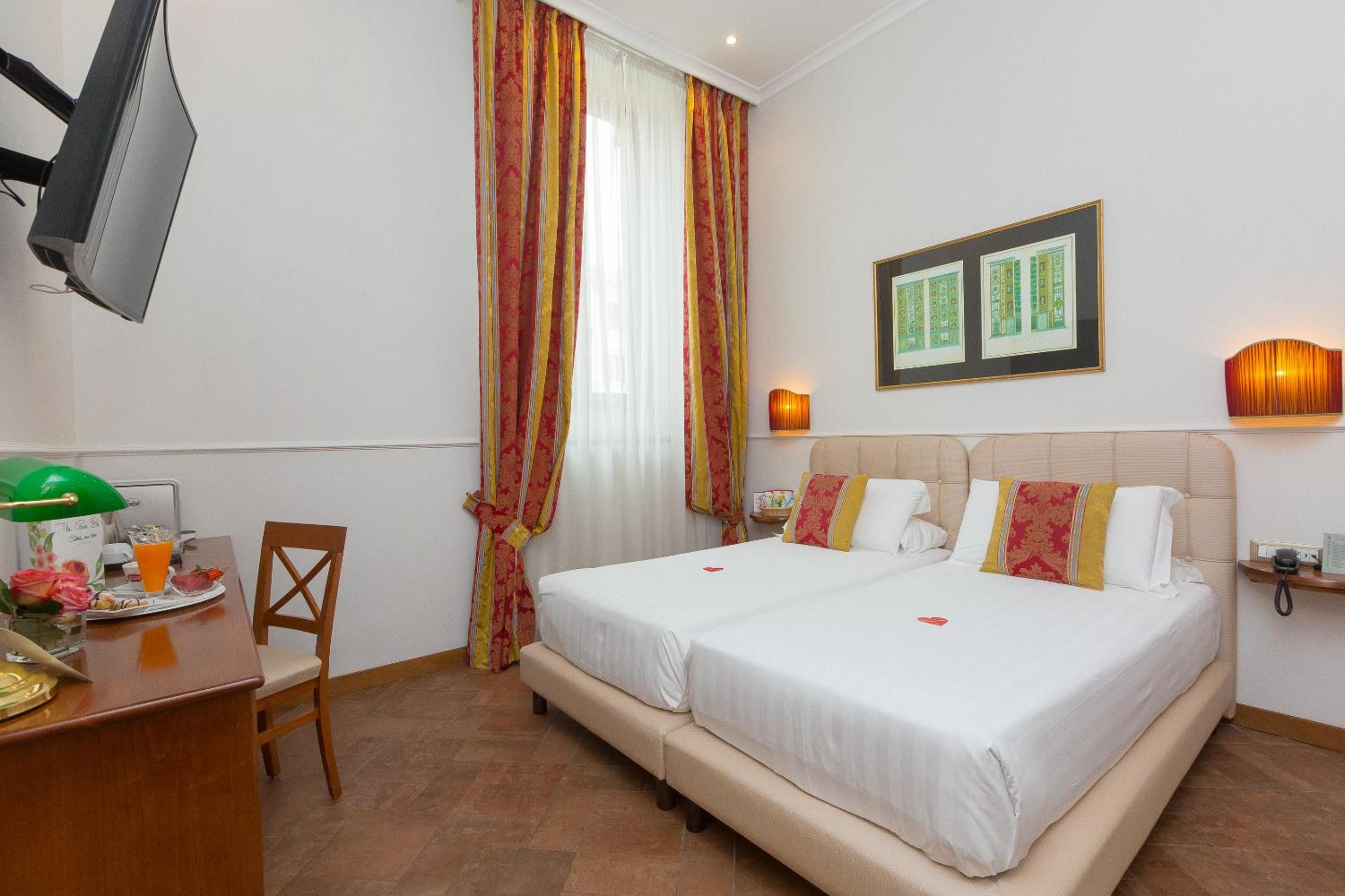 Deluxe Double Room thumbnail 6