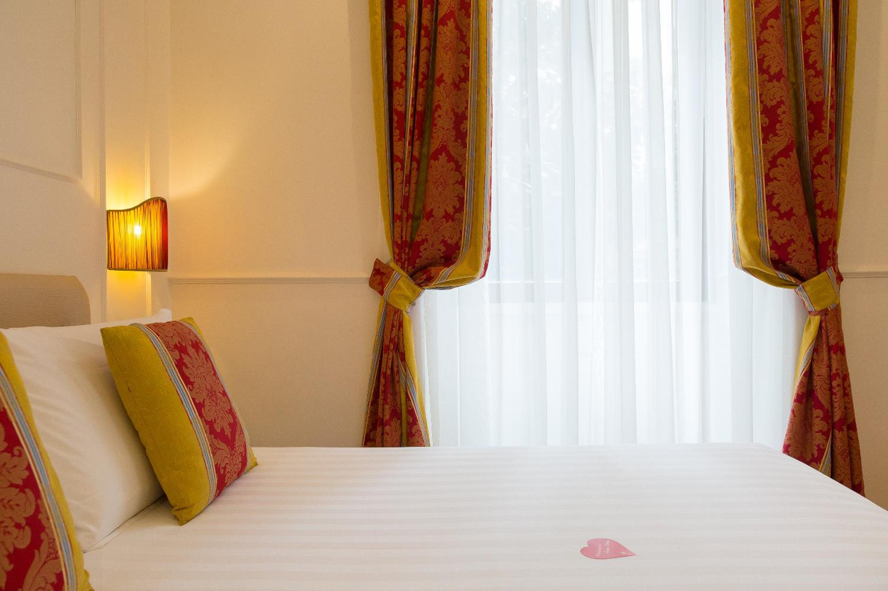Classic Double or Twin Room thumbnail 5