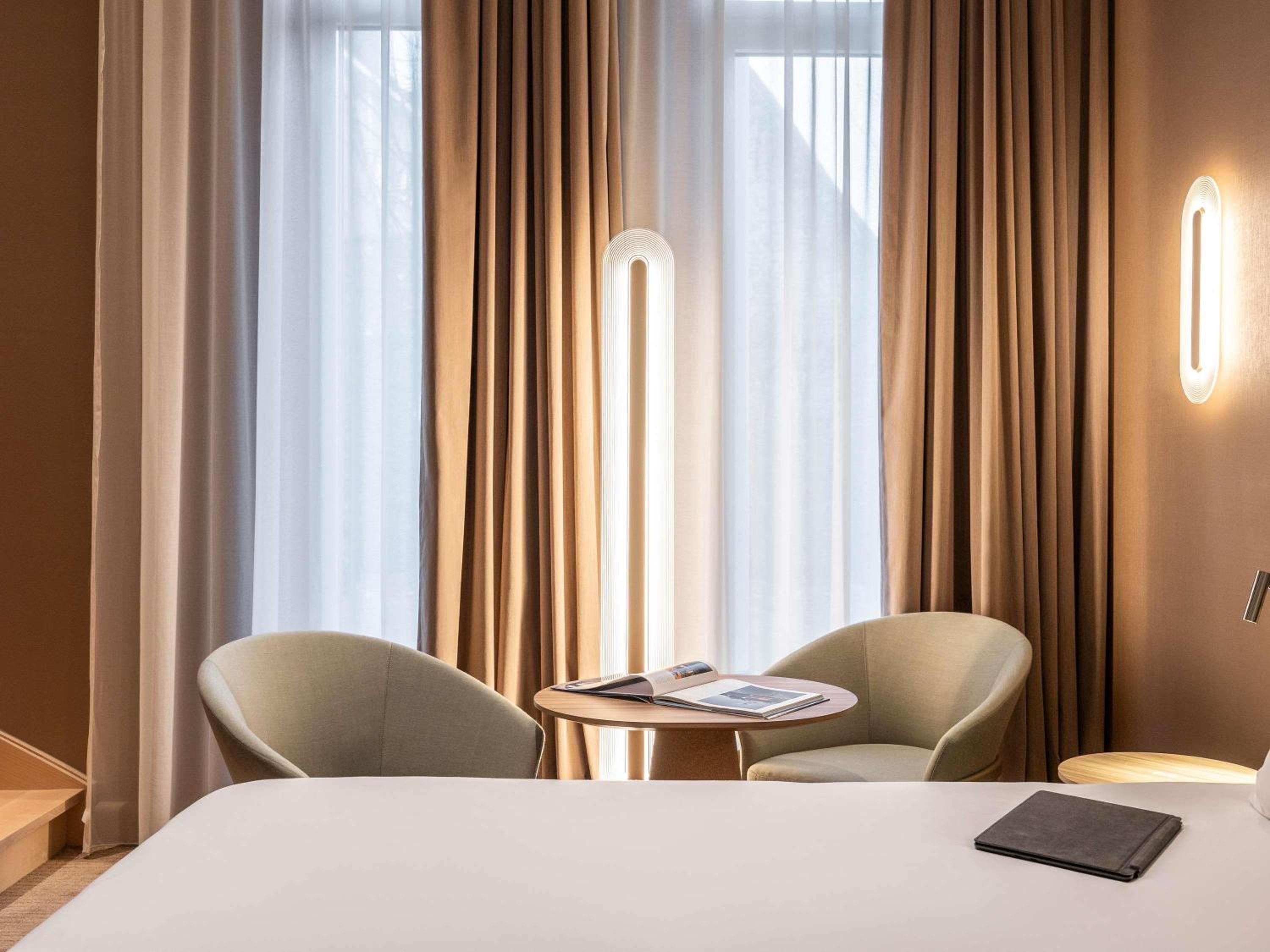 Suite Room with Double Bed thumbnail 5