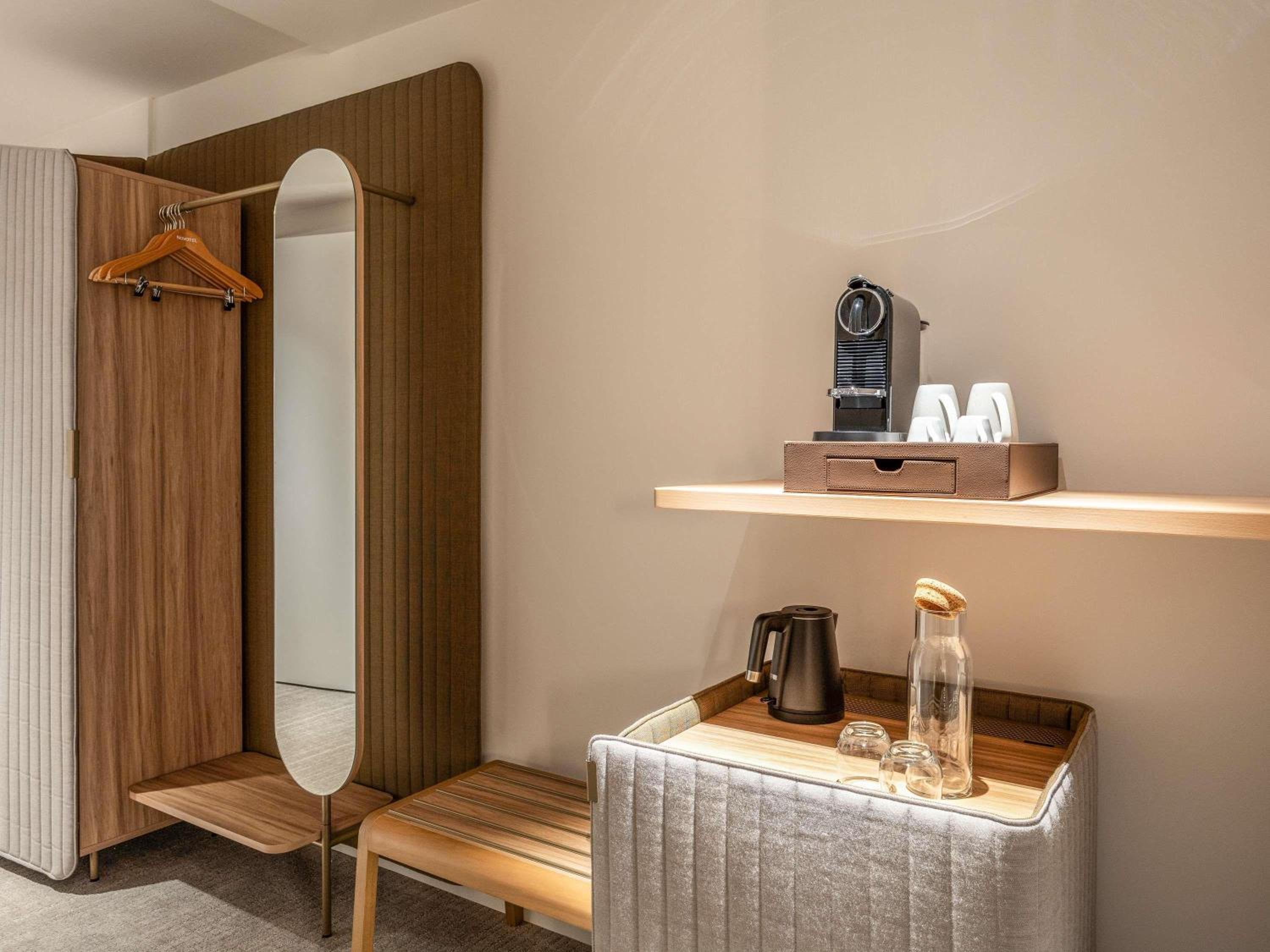 Suite Room with Double Bed thumbnail 6
