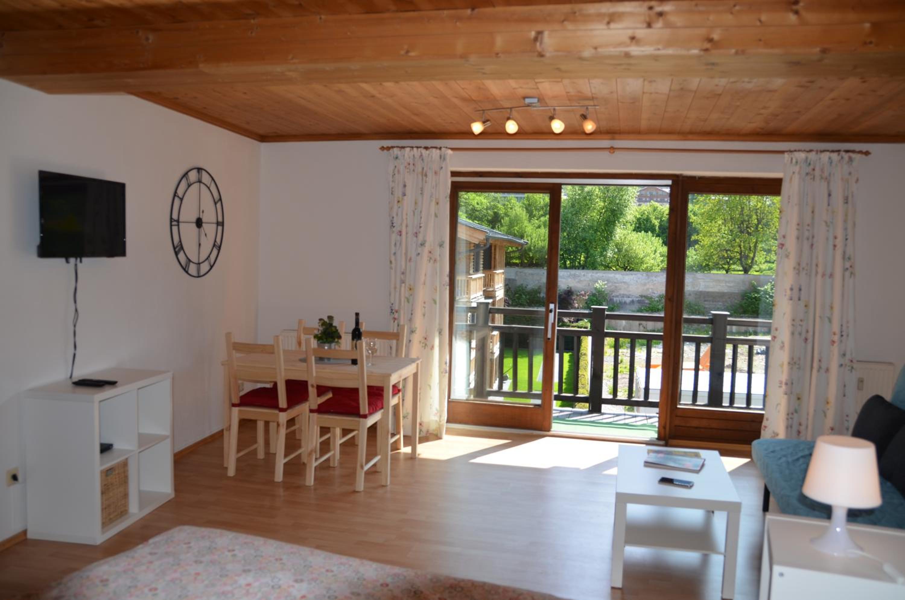 Apartment with Balcony photo 3