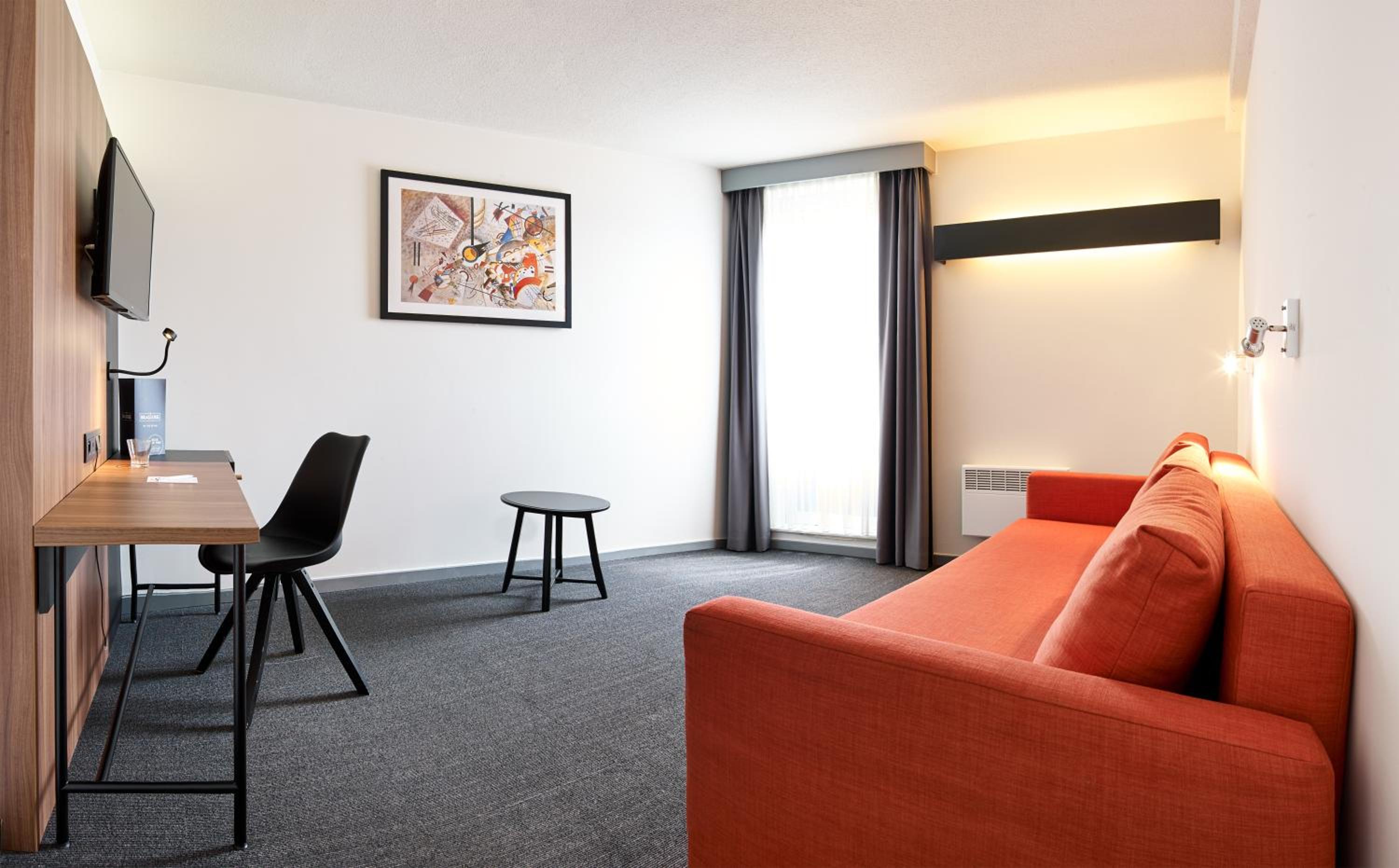 Family King Room with Sofa Bed - Photo 5