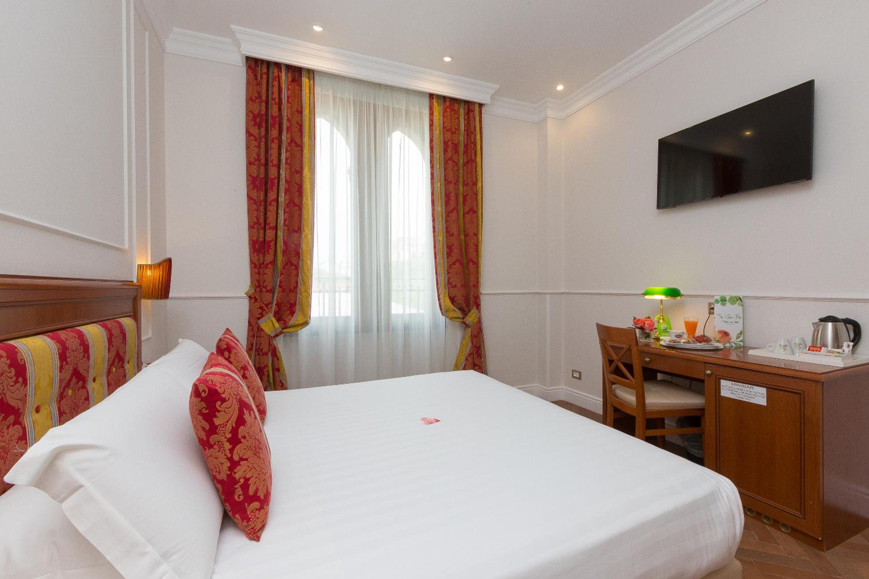 Classic Double or Twin Room thumbnail 6