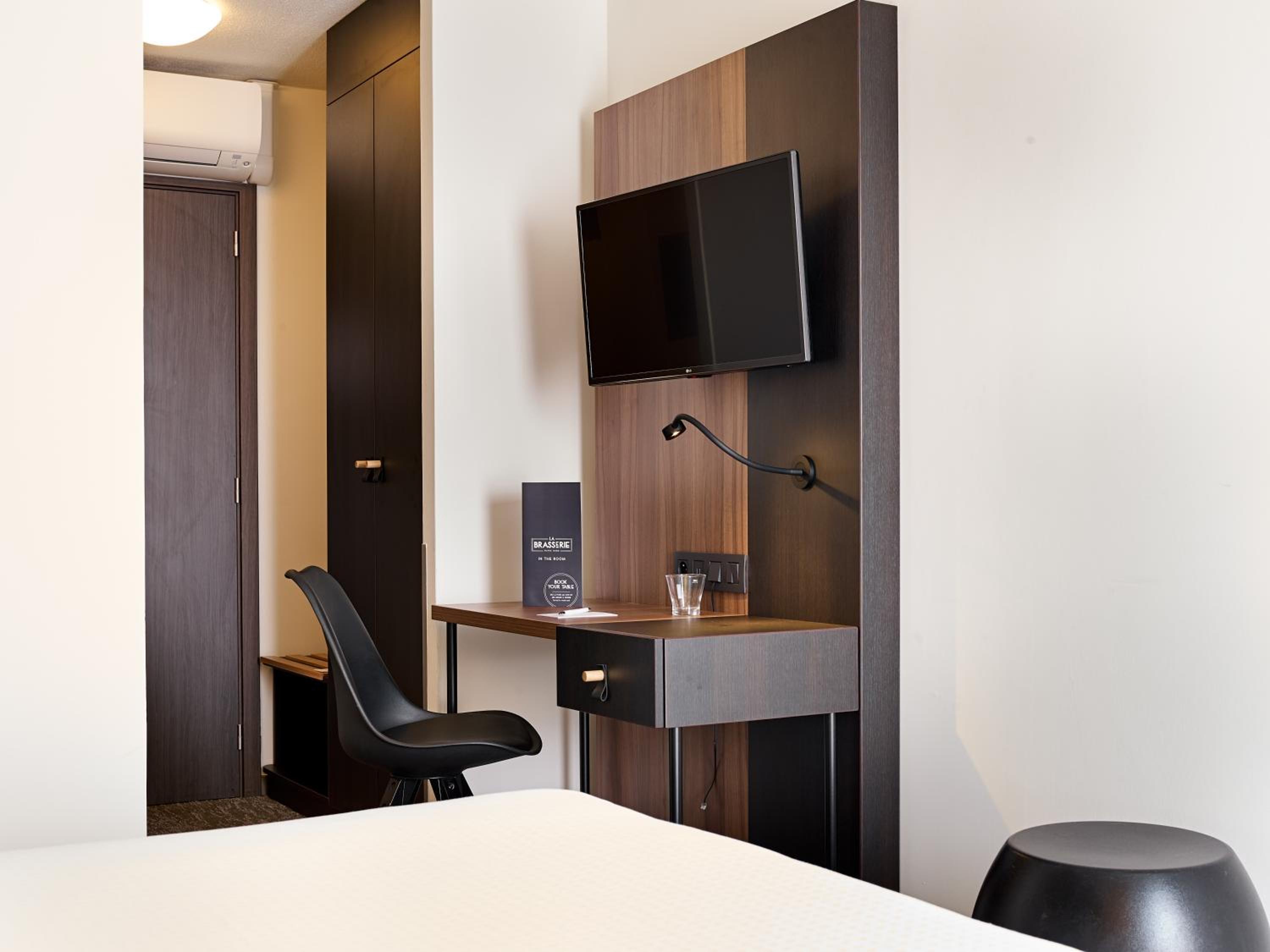 Superior King Room - Non-Smoking - Photo 22