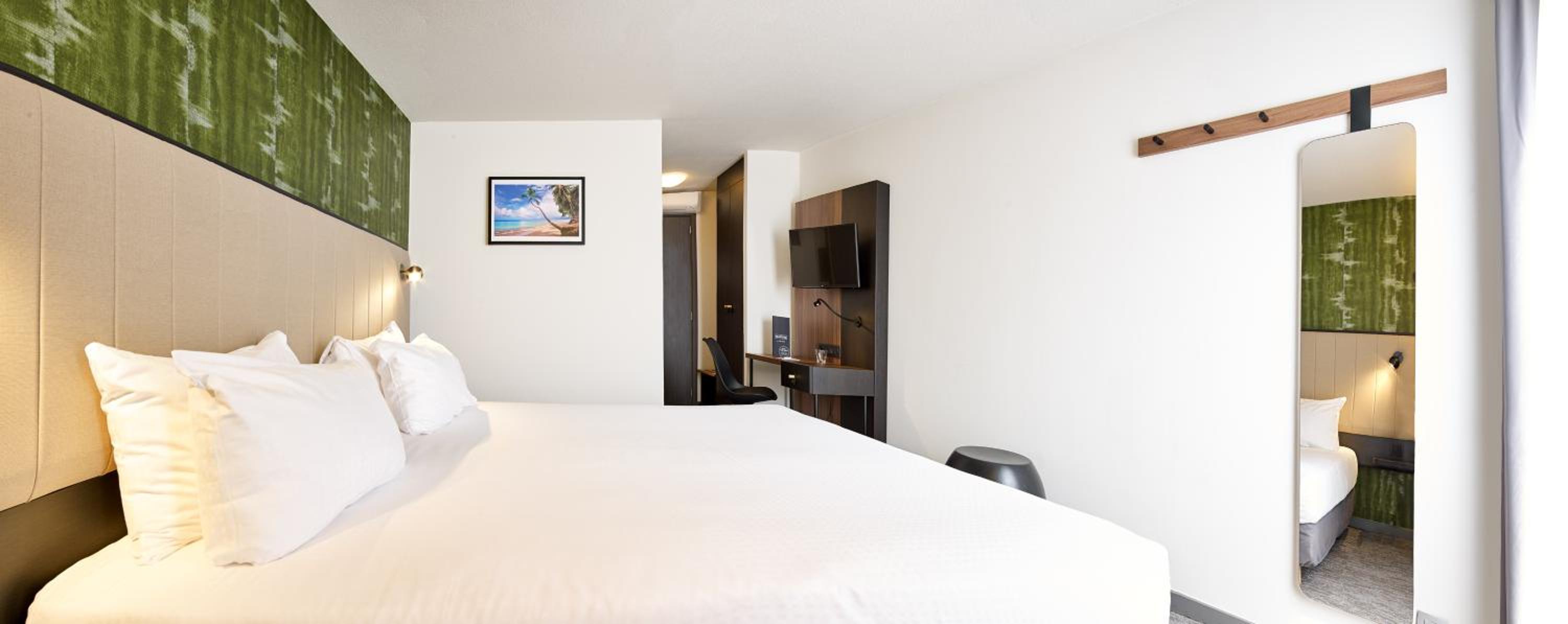 Superior King Room - Non-Smoking - Photo 23