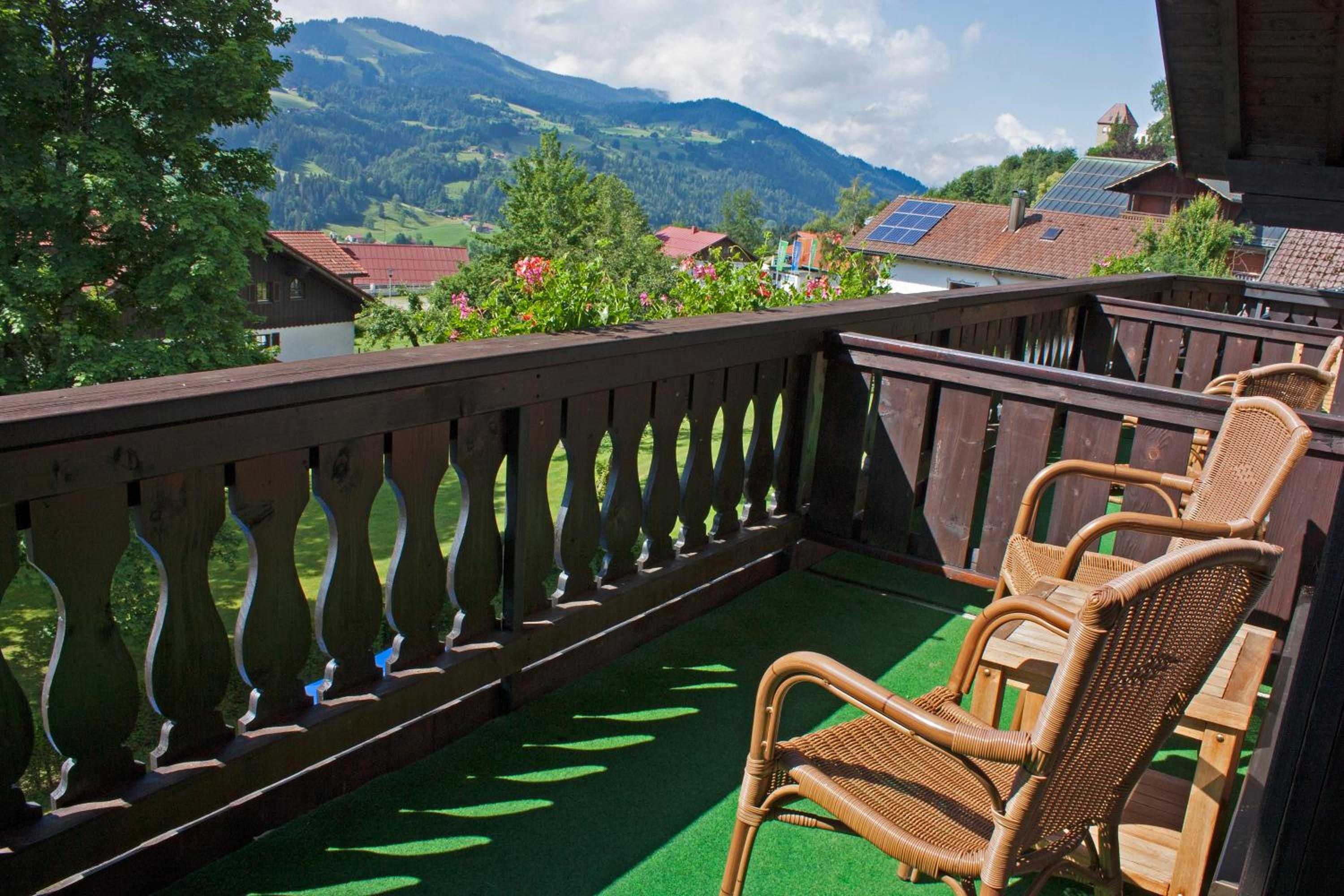 Deluxe Double Room with Balcony - Photo 6