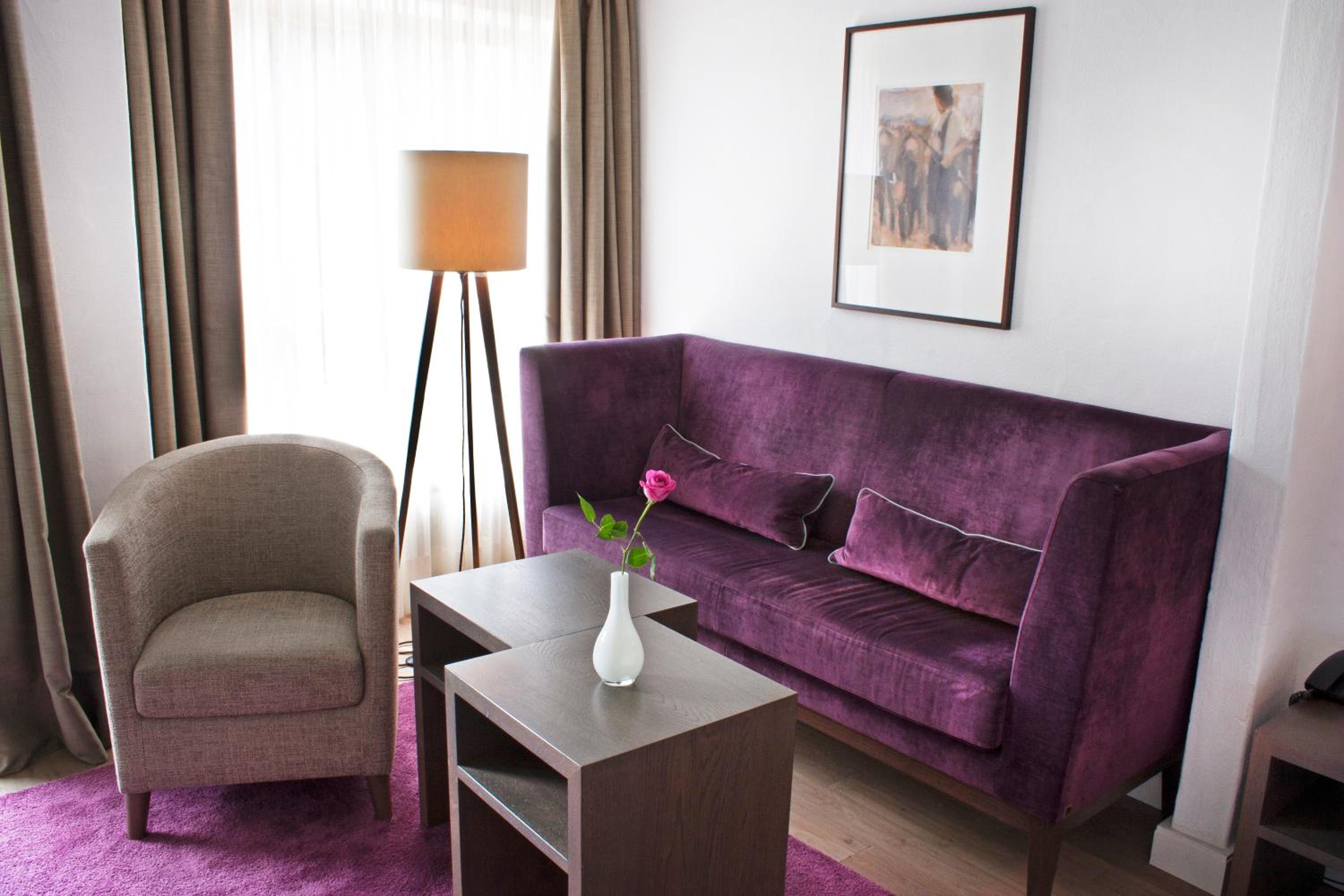 Deluxe Double Room with Balcony - Photo 9