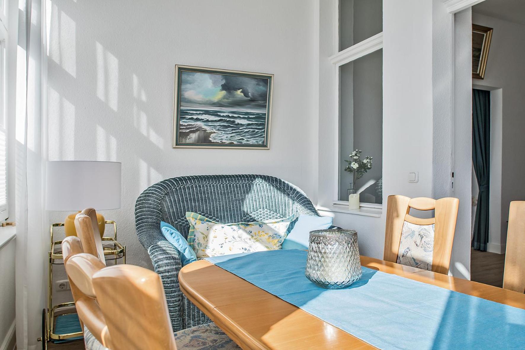 Apartment with Side Sea View