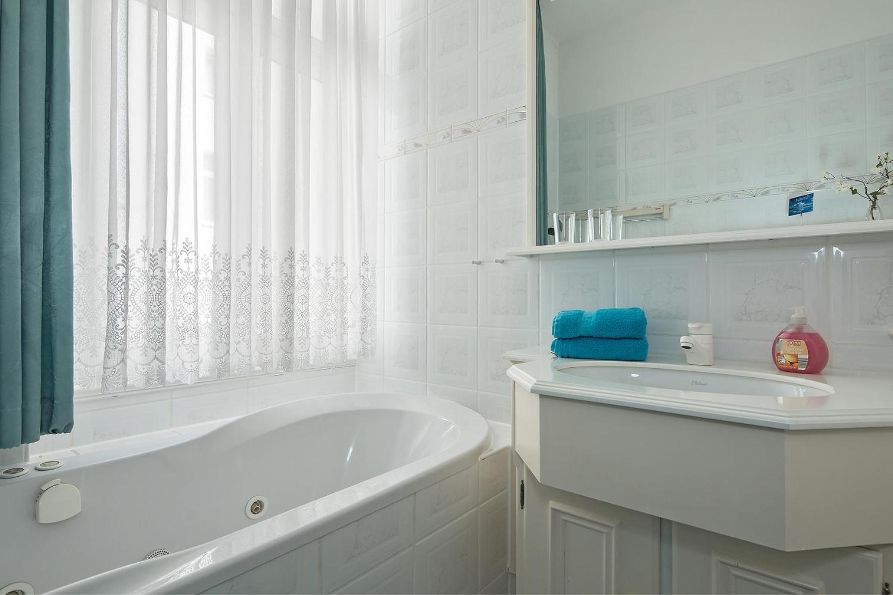 Apartment with Side Sea View