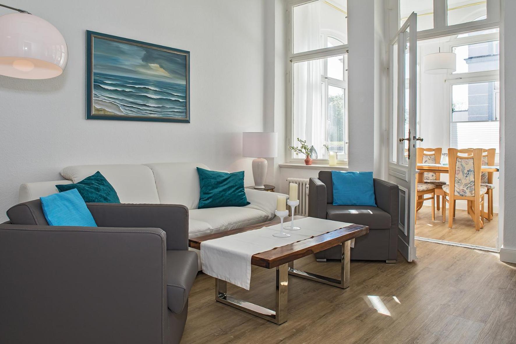 Apartment with Side Sea View