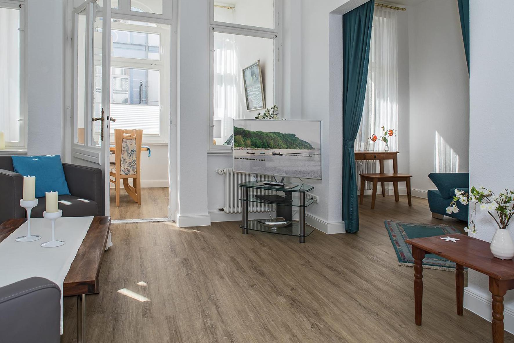 Apartment with Side Sea View