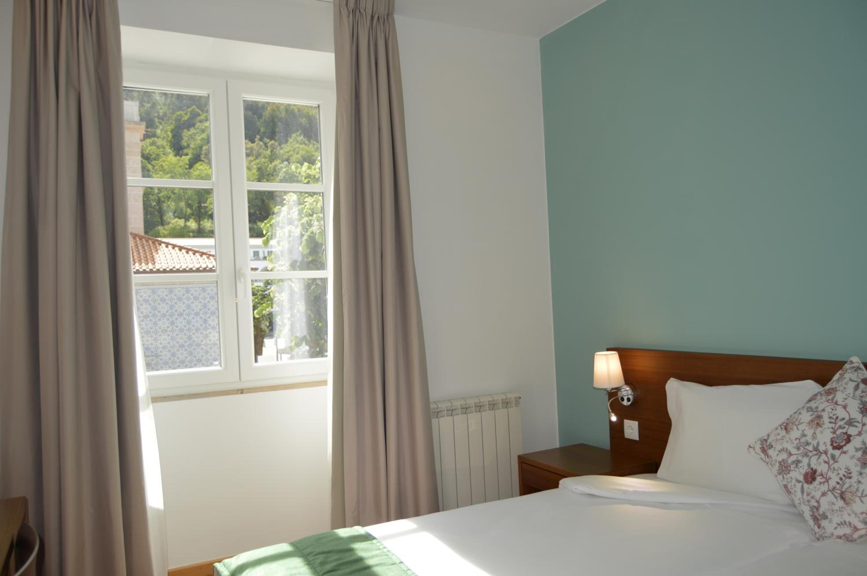 Standard Twin Room - Photo 4