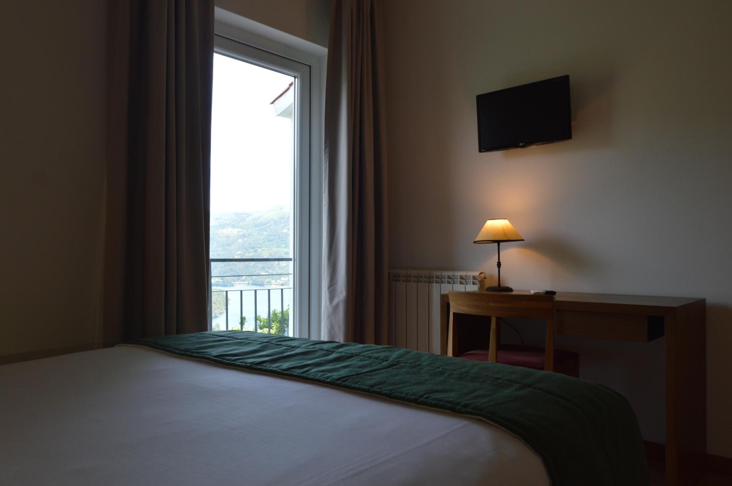 Double or Twin Room with Balcony - Photo 6