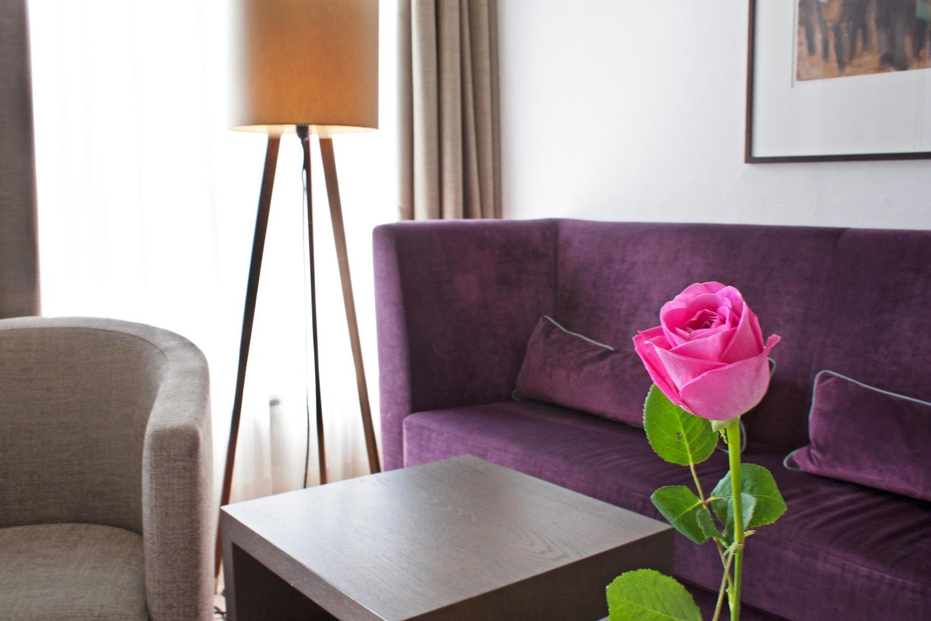 Deluxe Double Room with Balcony - Photo 10