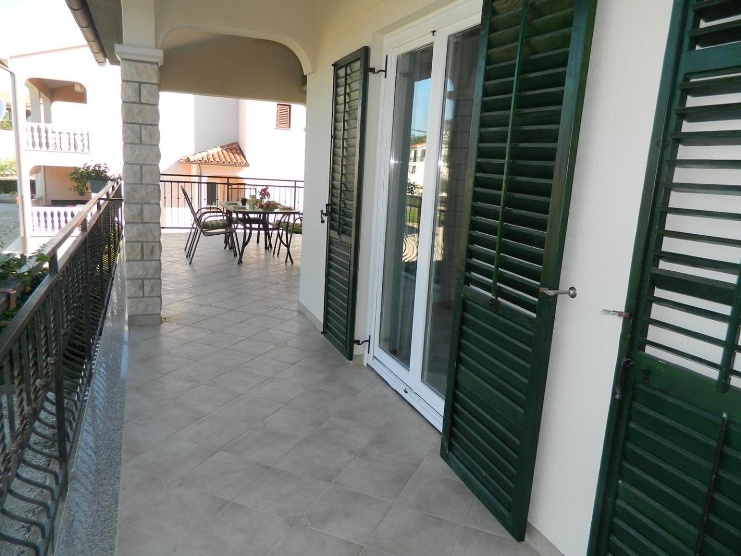 Apartment with Balcony photo 3