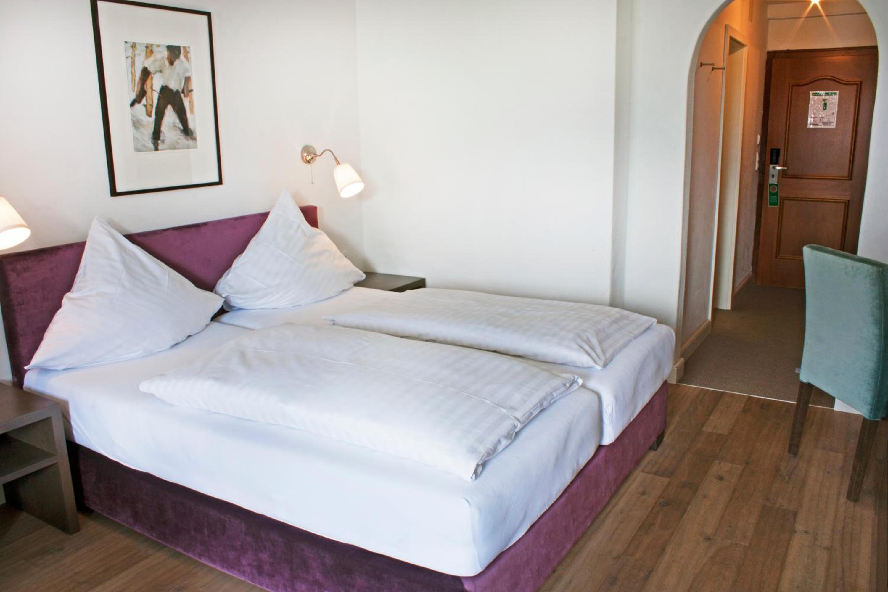 Deluxe Double Room with Balcony - Photo 8