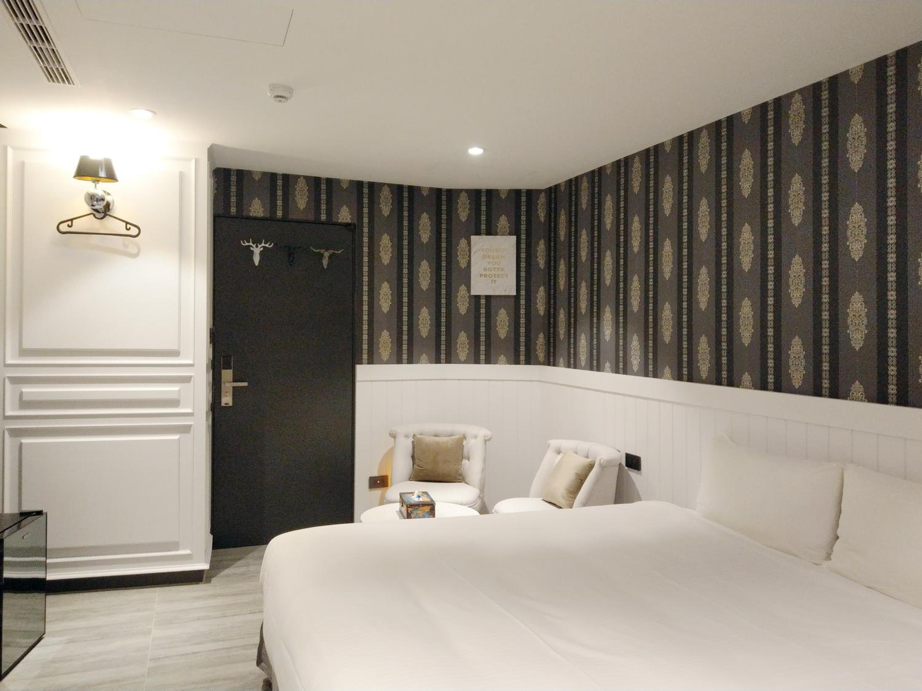 Deluxe Triple Room with Bathtub photo 2