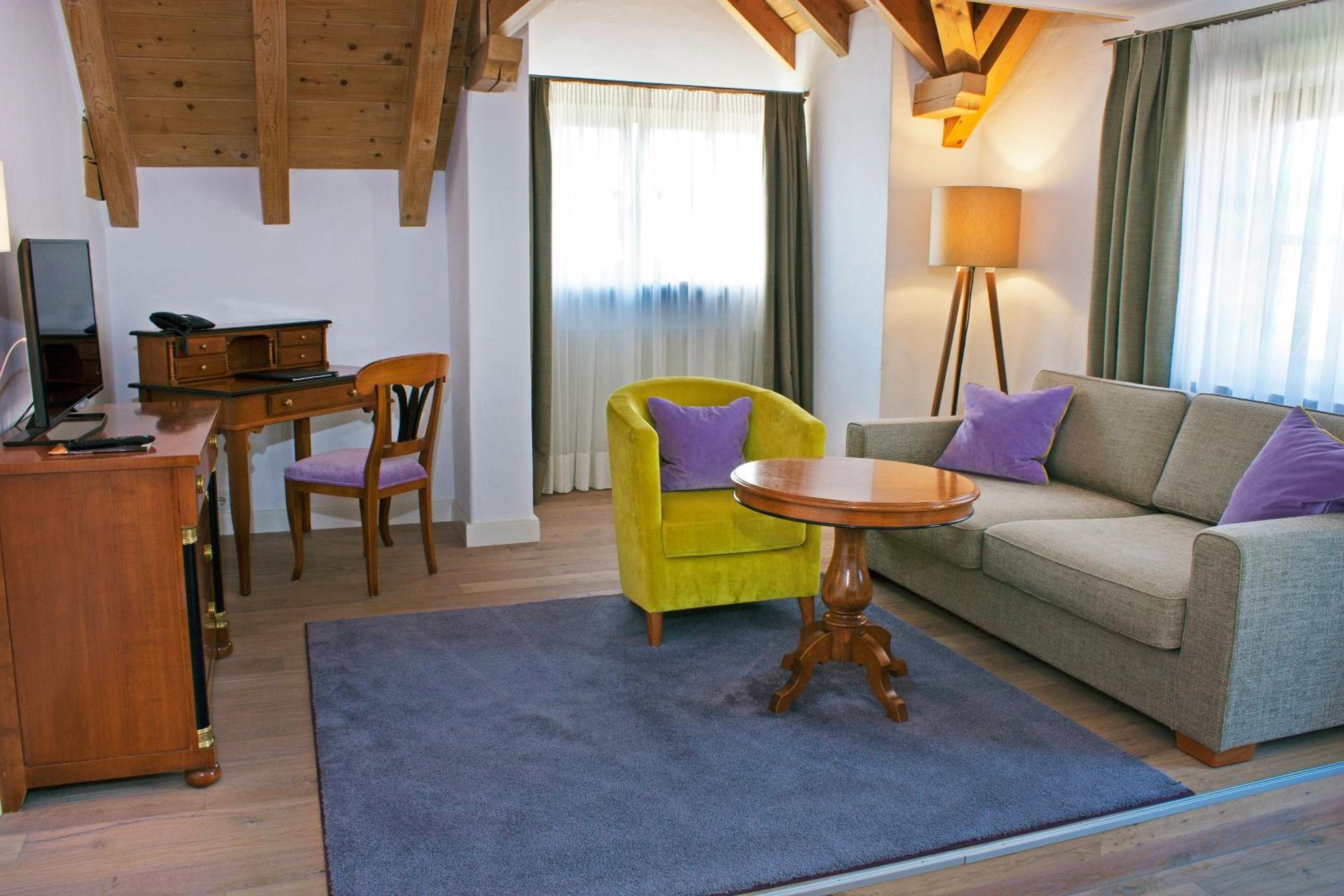 Superior Suite - Photo 7