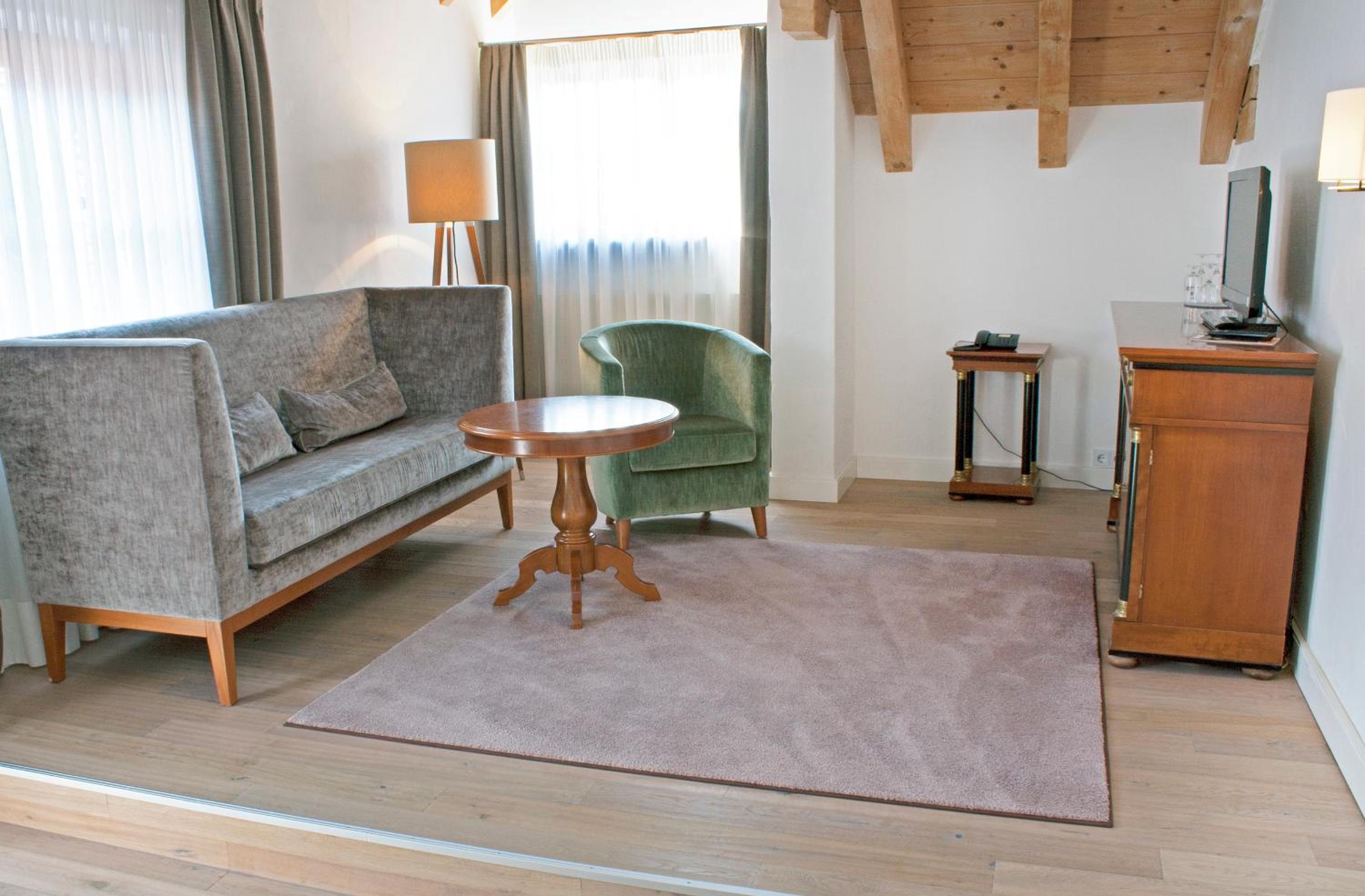 Superior Suite - Photo 9