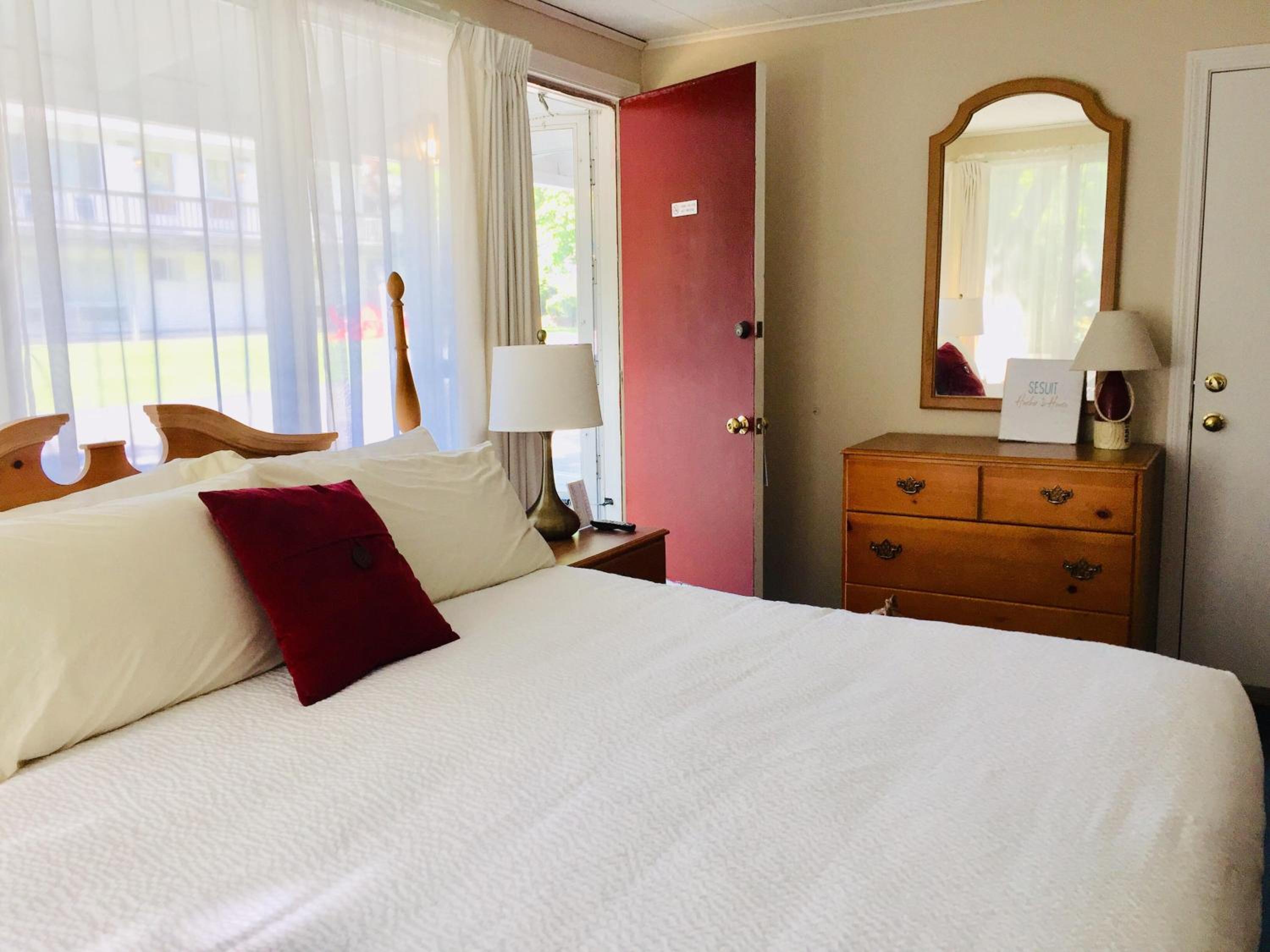 Deluxe King Room - Photo 5