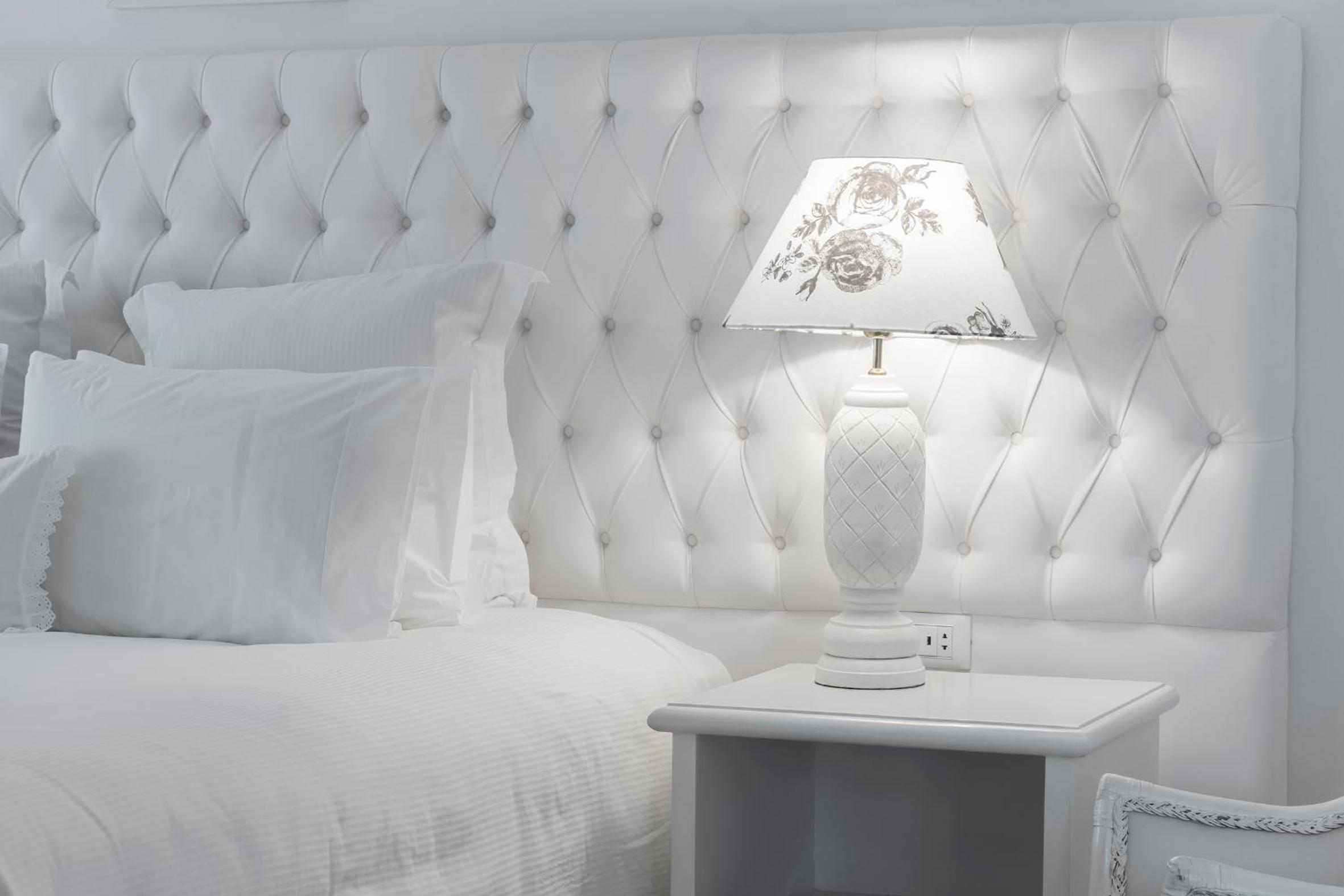 Bed & Sleeping Area