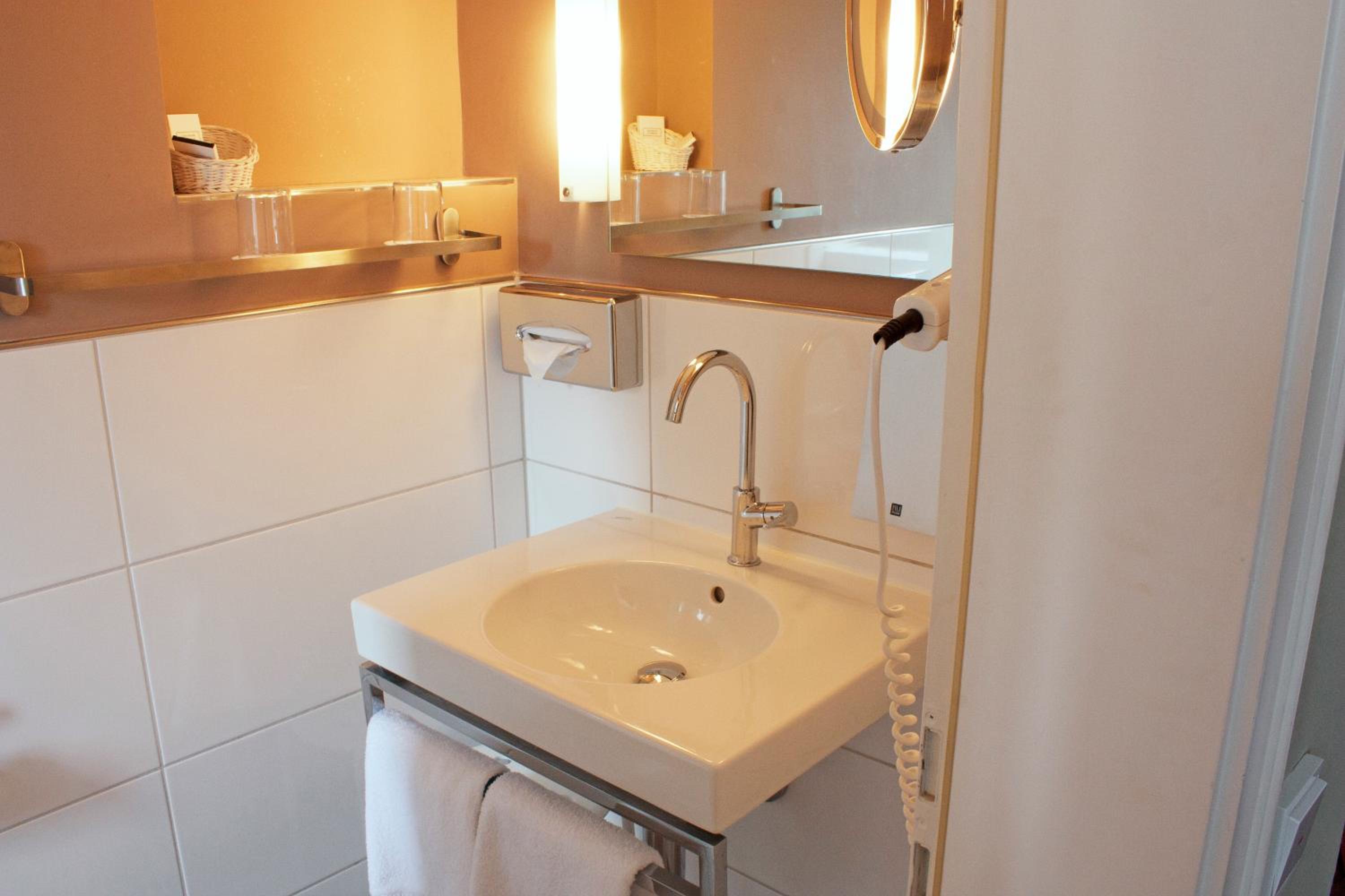 Standard  Double Room - Photo 6