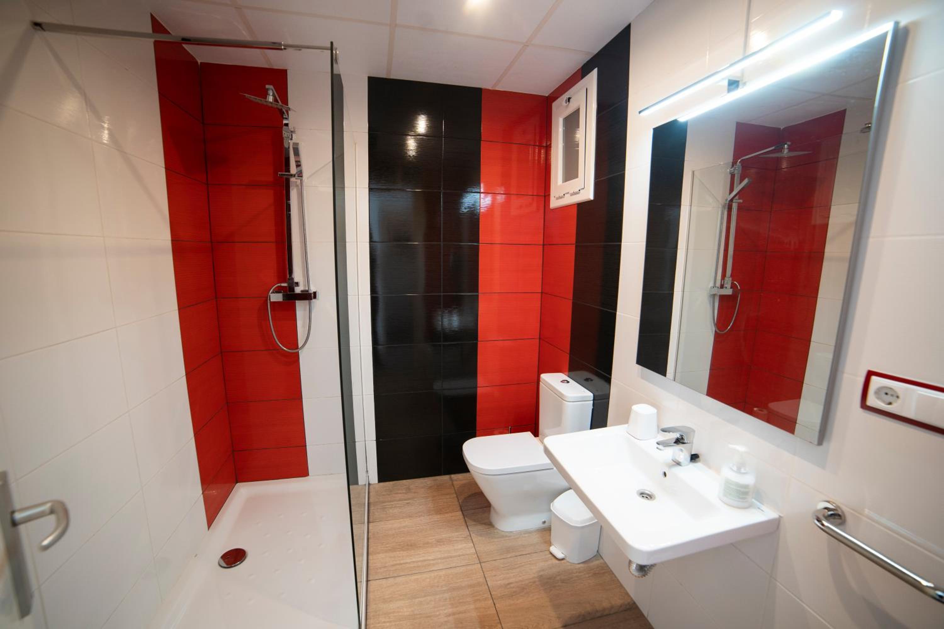Two Bedroom Family Apartment - Photo 15