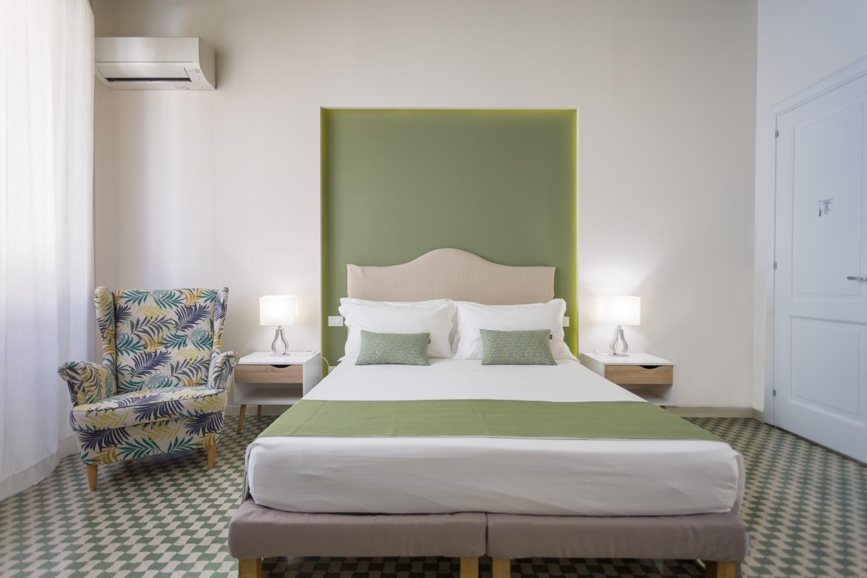 Double Room with Private Bathroom photo 2